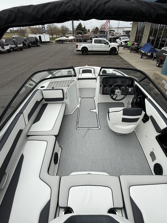 2025 Yamaha Boats AR195 - 34