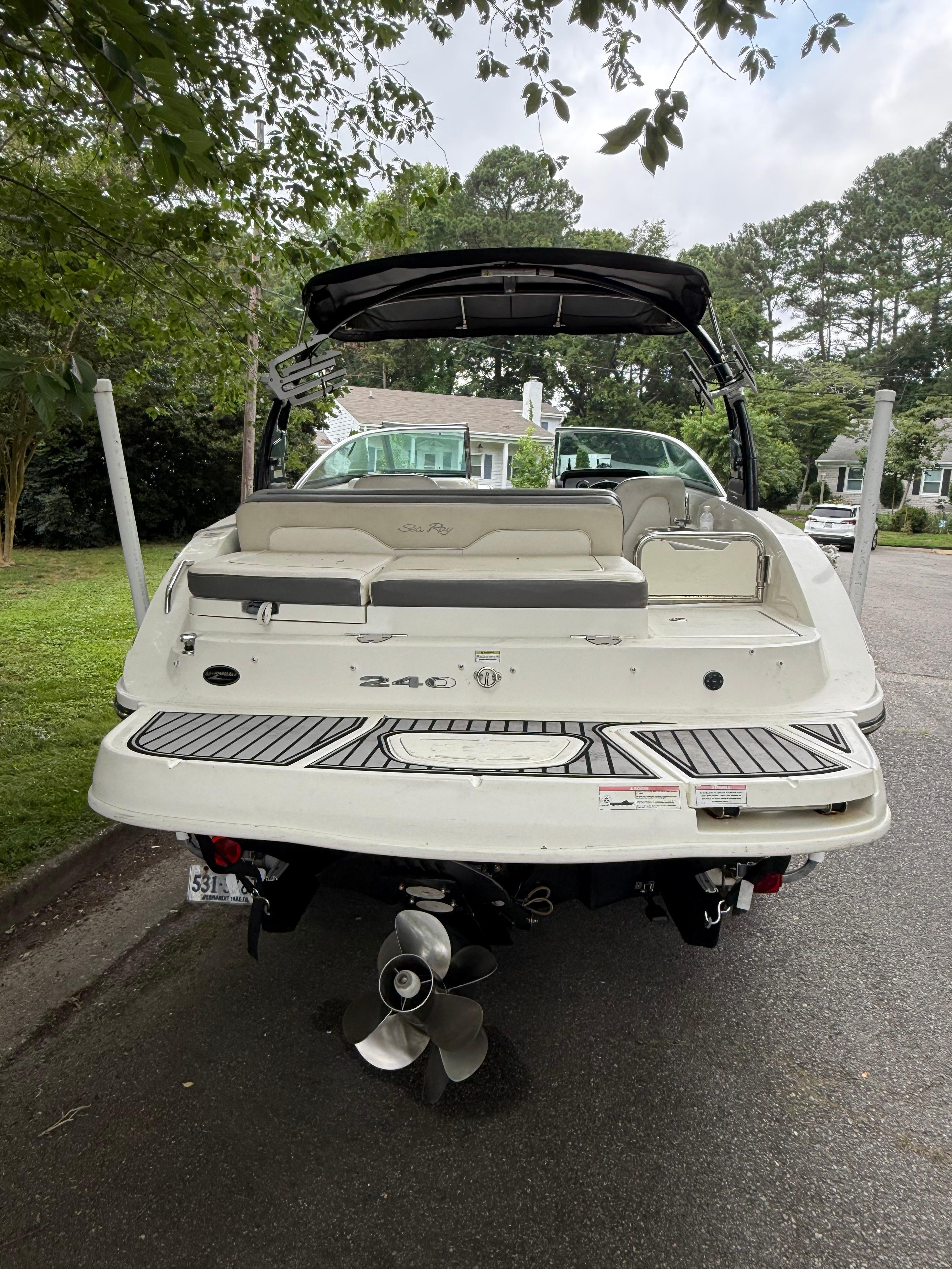 2012 Sea Ray 240 Sundeck