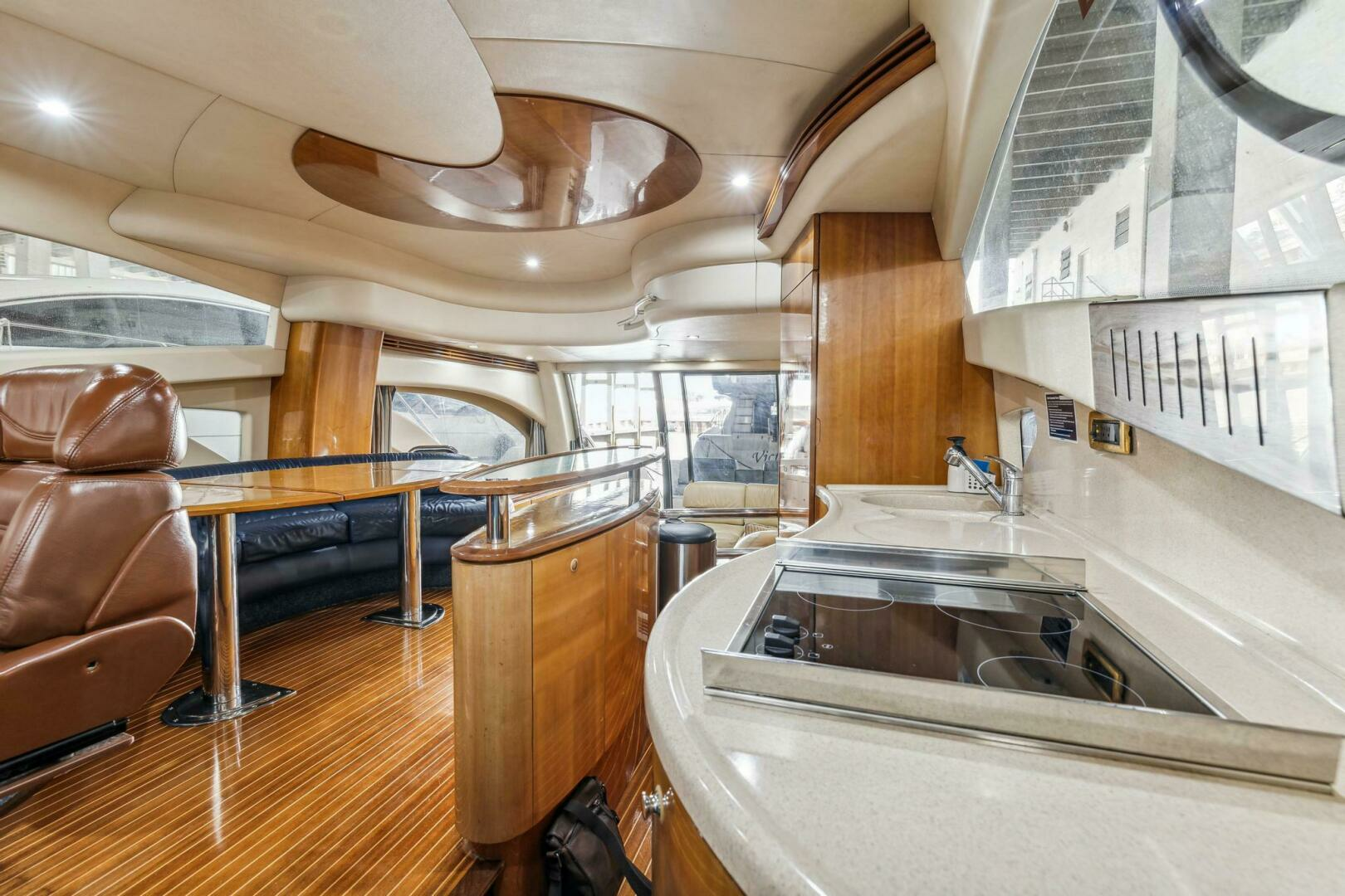 2005 Azimut 55 flybridge - Image 21