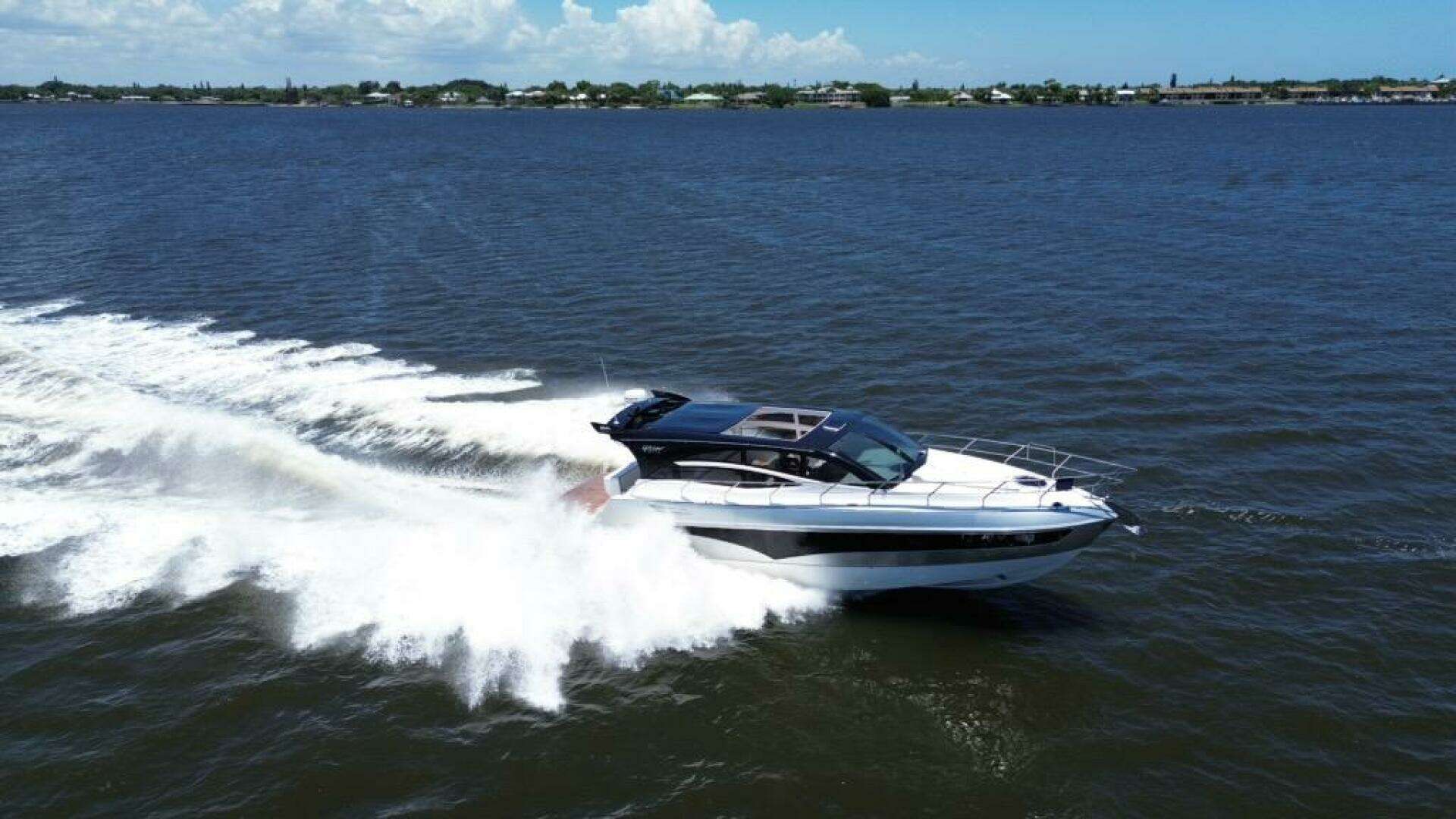 2025 Real 40 HT Luxury - Image 10
