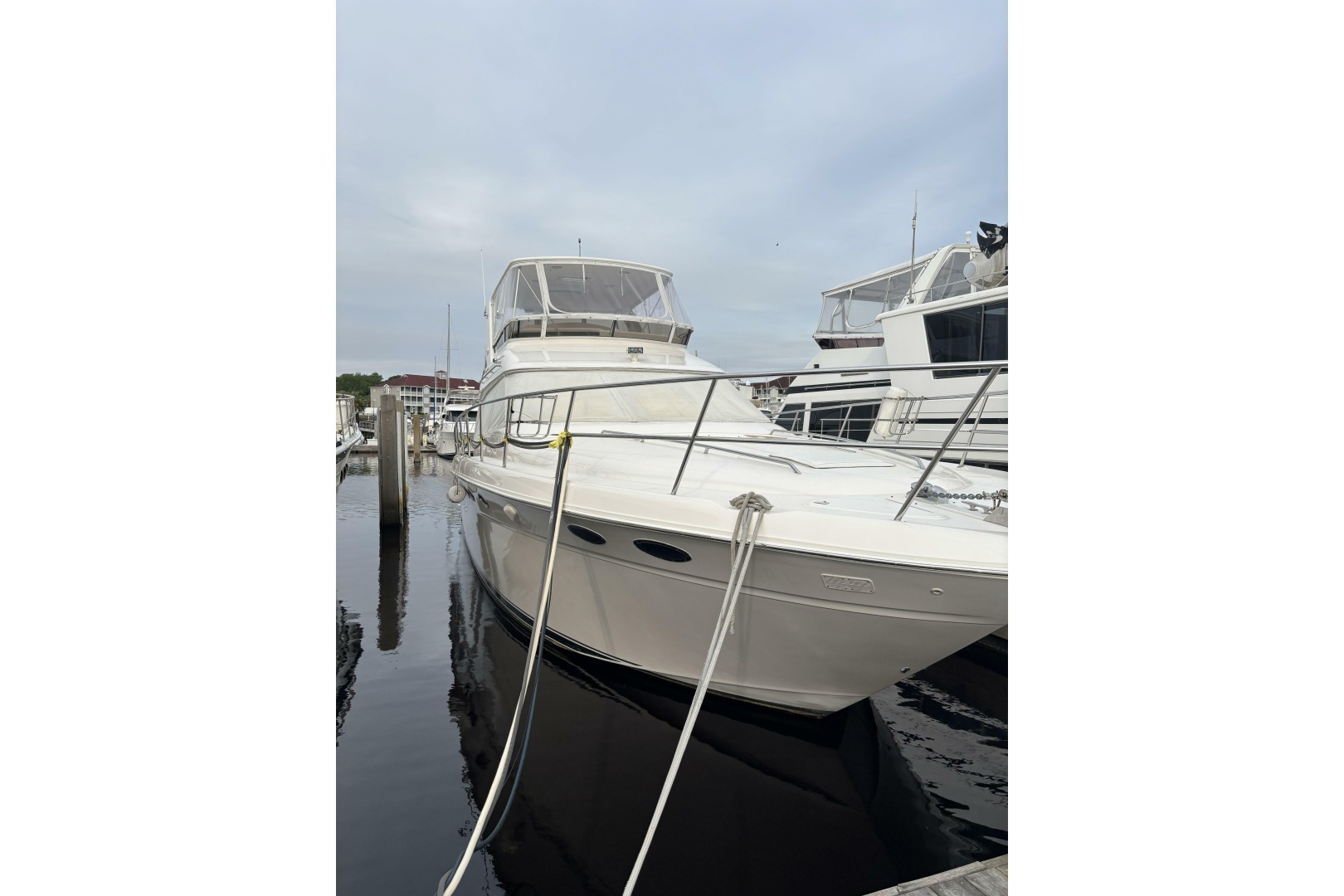 1999 Sea Ray 480 Sedan Bridge - Image 2