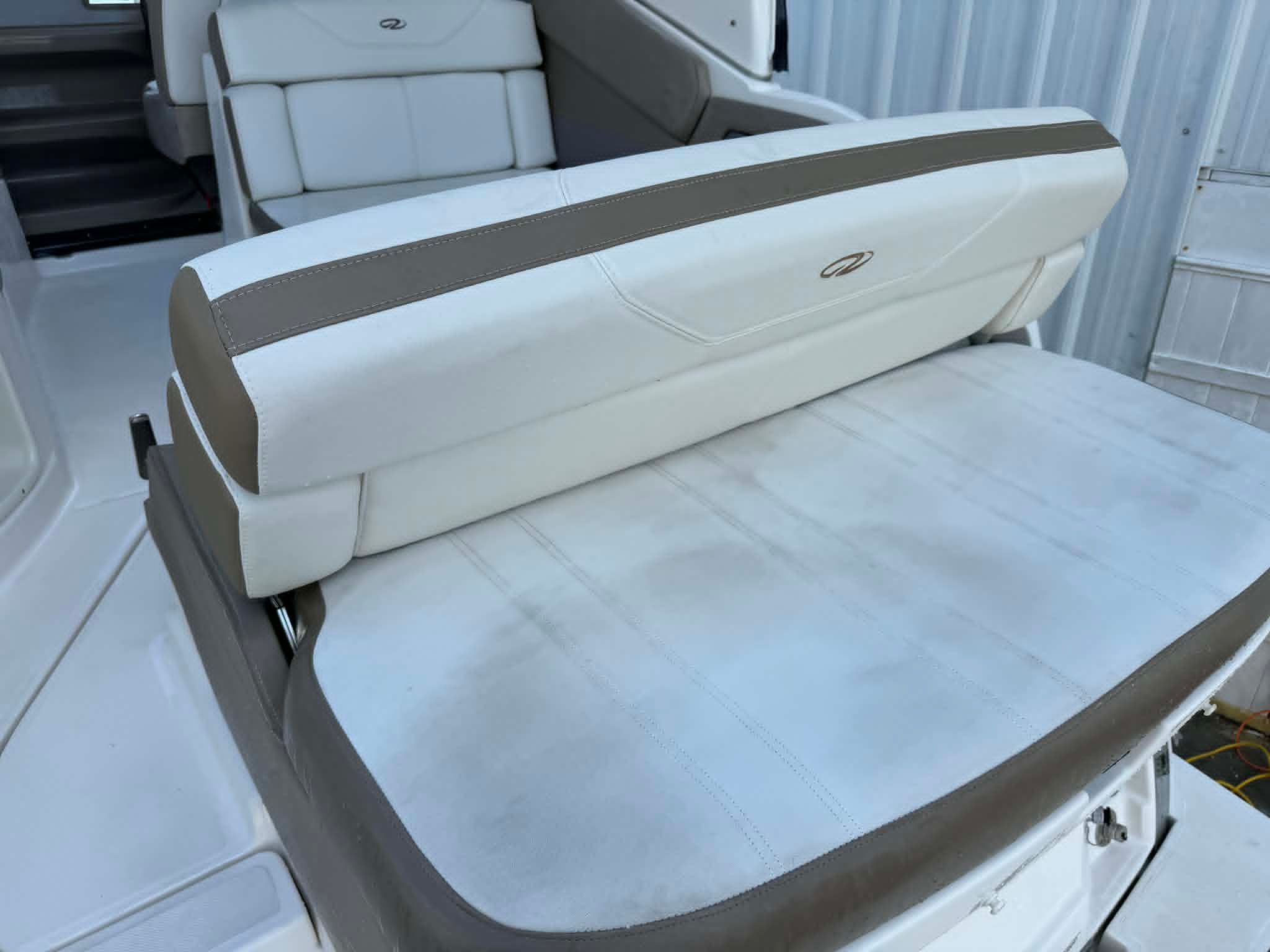 2016 Regal 28 Express - 14
