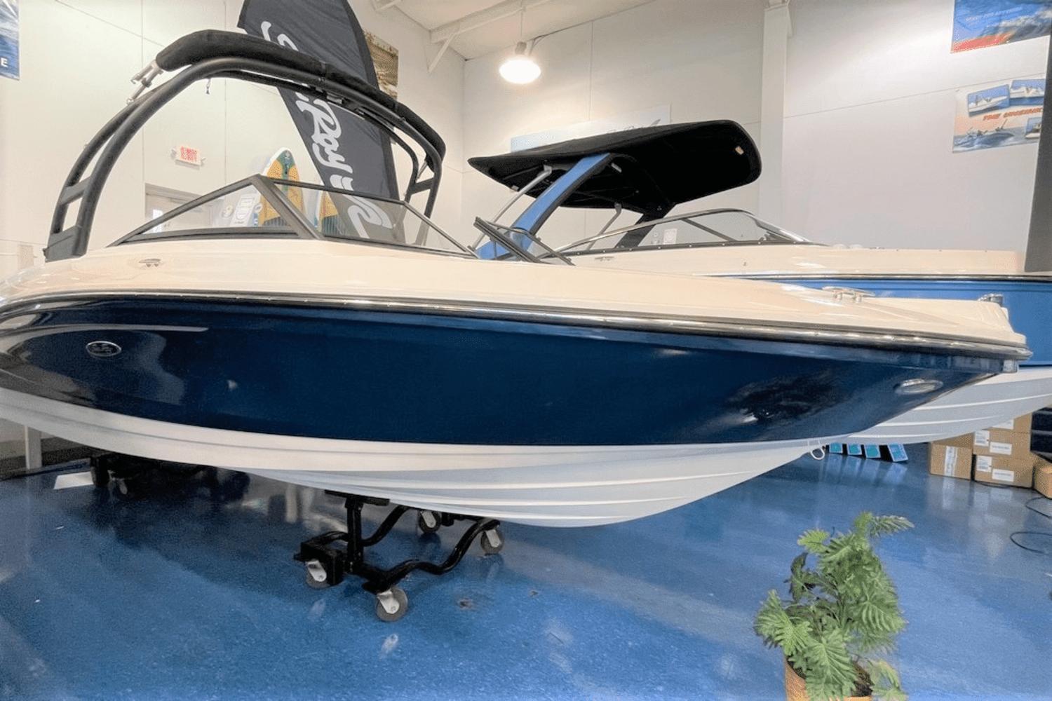 2023 Sea Ray SPX 210