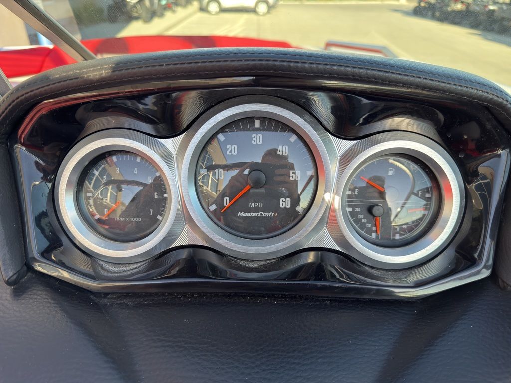 2019 MasterCraft XT22 - 36