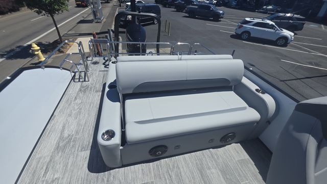 2026 Bentley Pontoons 223 Legacy SWINGBACK With 200hp Mercury XL Four-St - 16