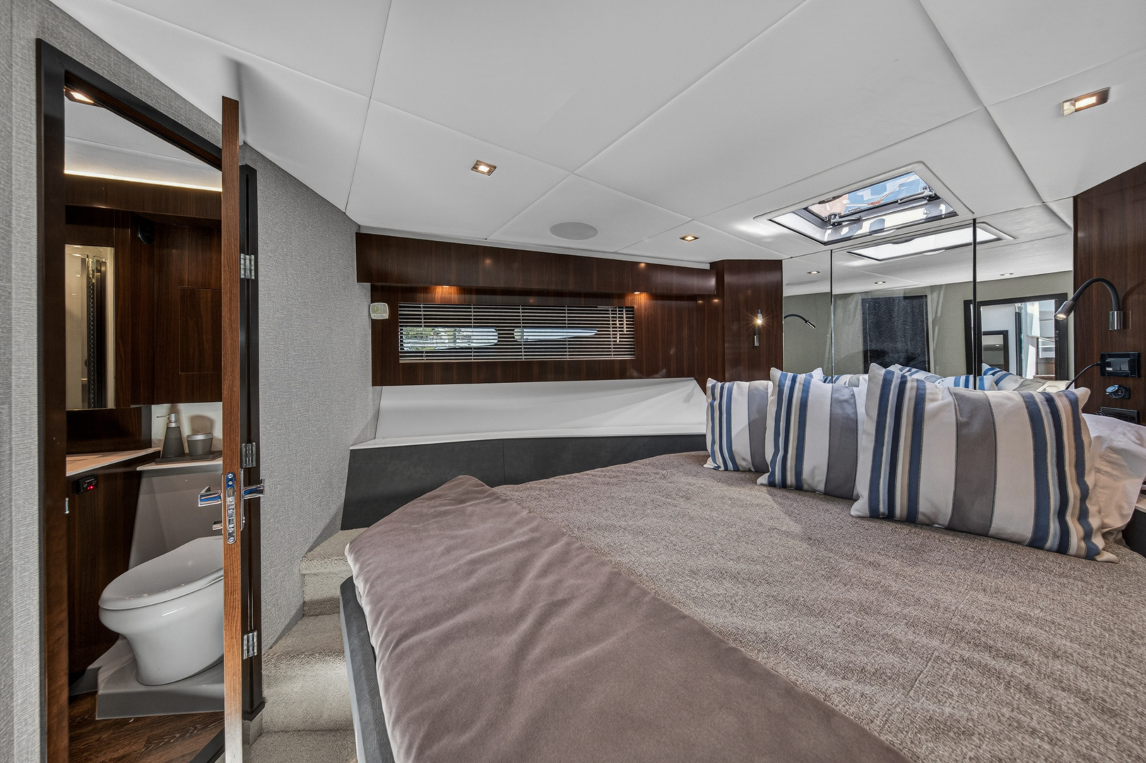 2023 Cruisers Yachts 50 CANTIUS - Image 63