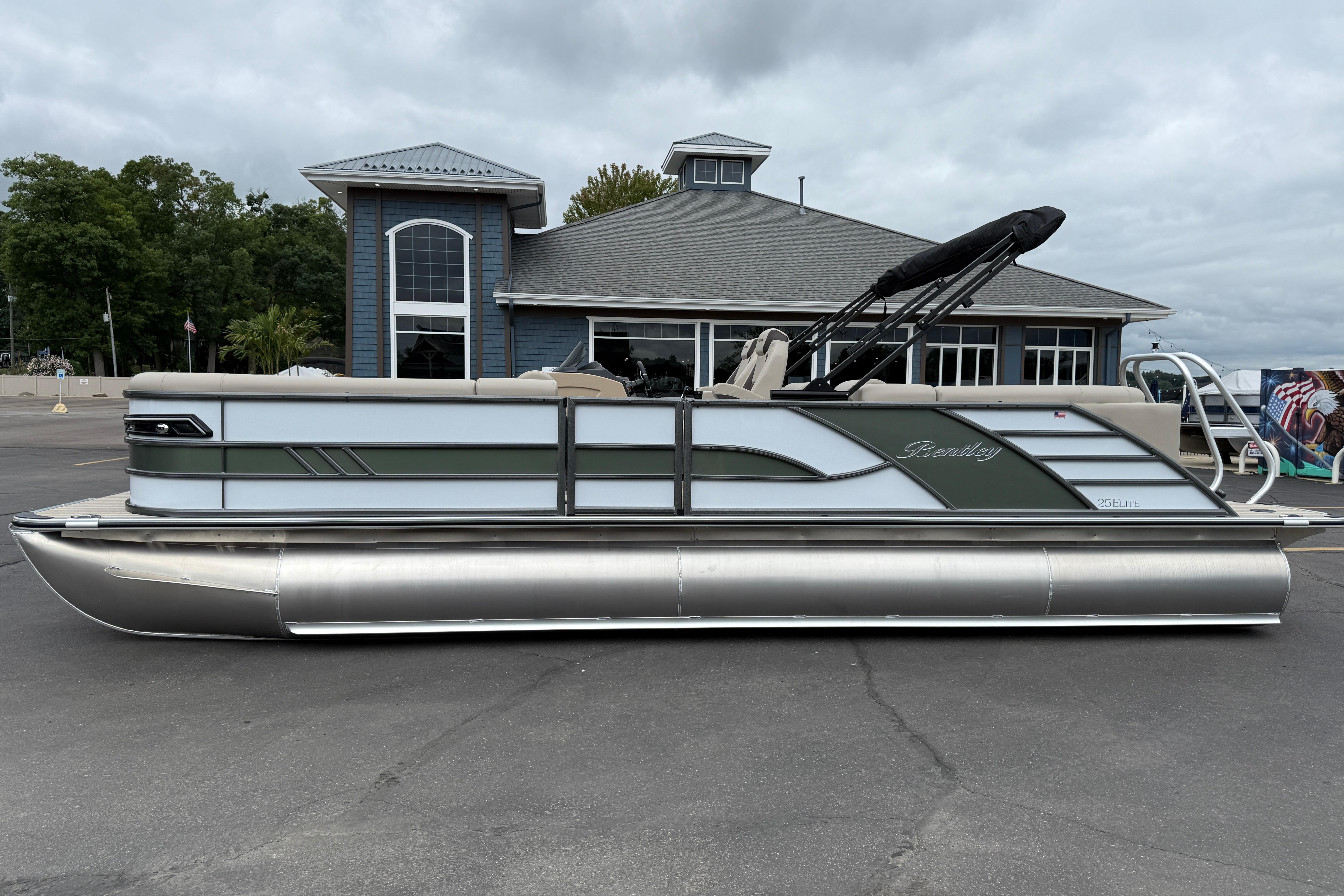 2026 Bentley Pontoons Elite 253 Admiral