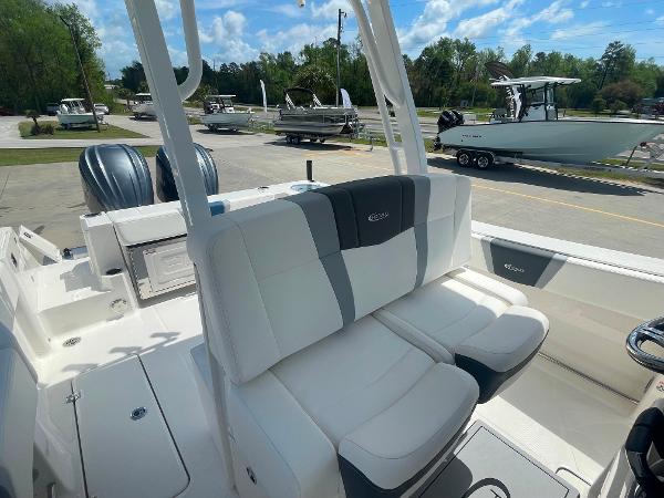 2023 Robalo R270 boat with dual engines and comfortable seating.