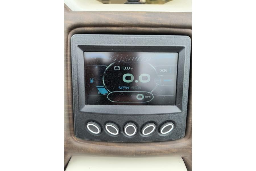 Dashboard display of a 2017 Manitou 25 Oasis SE boat, showing speed and voltage.