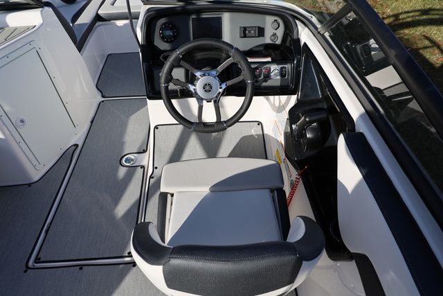 2026 Yamaha Boats AR 195 BOTH COLORS AVAILABLE - 14