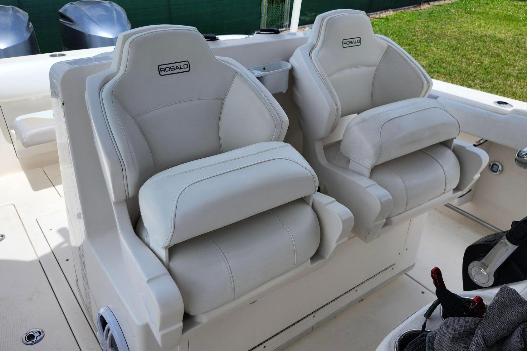 2015 Robalo R300 Center Console boat seats, white leather, dual seating arrangement.