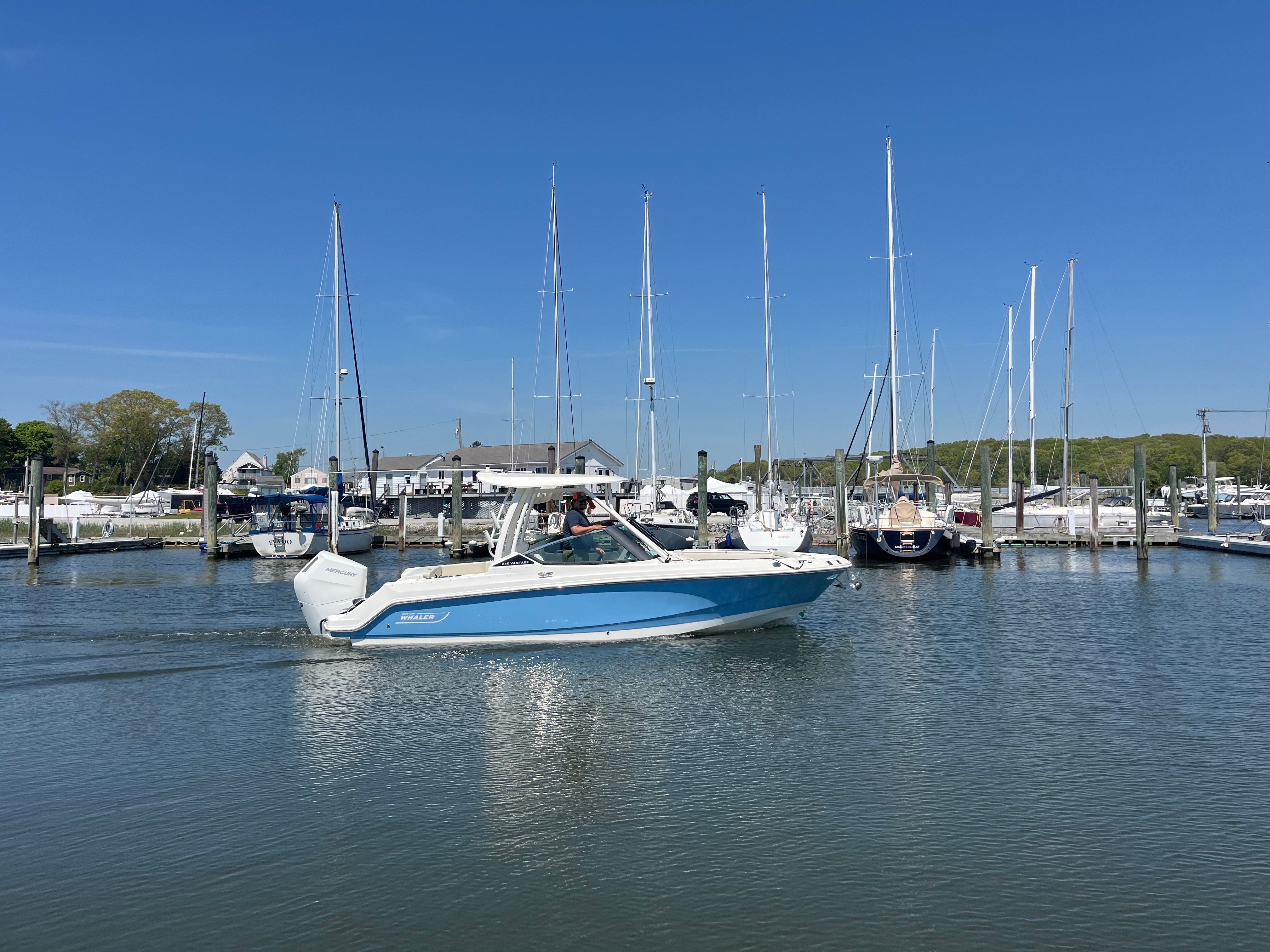 2026 Boston Whaler 240 Vantage