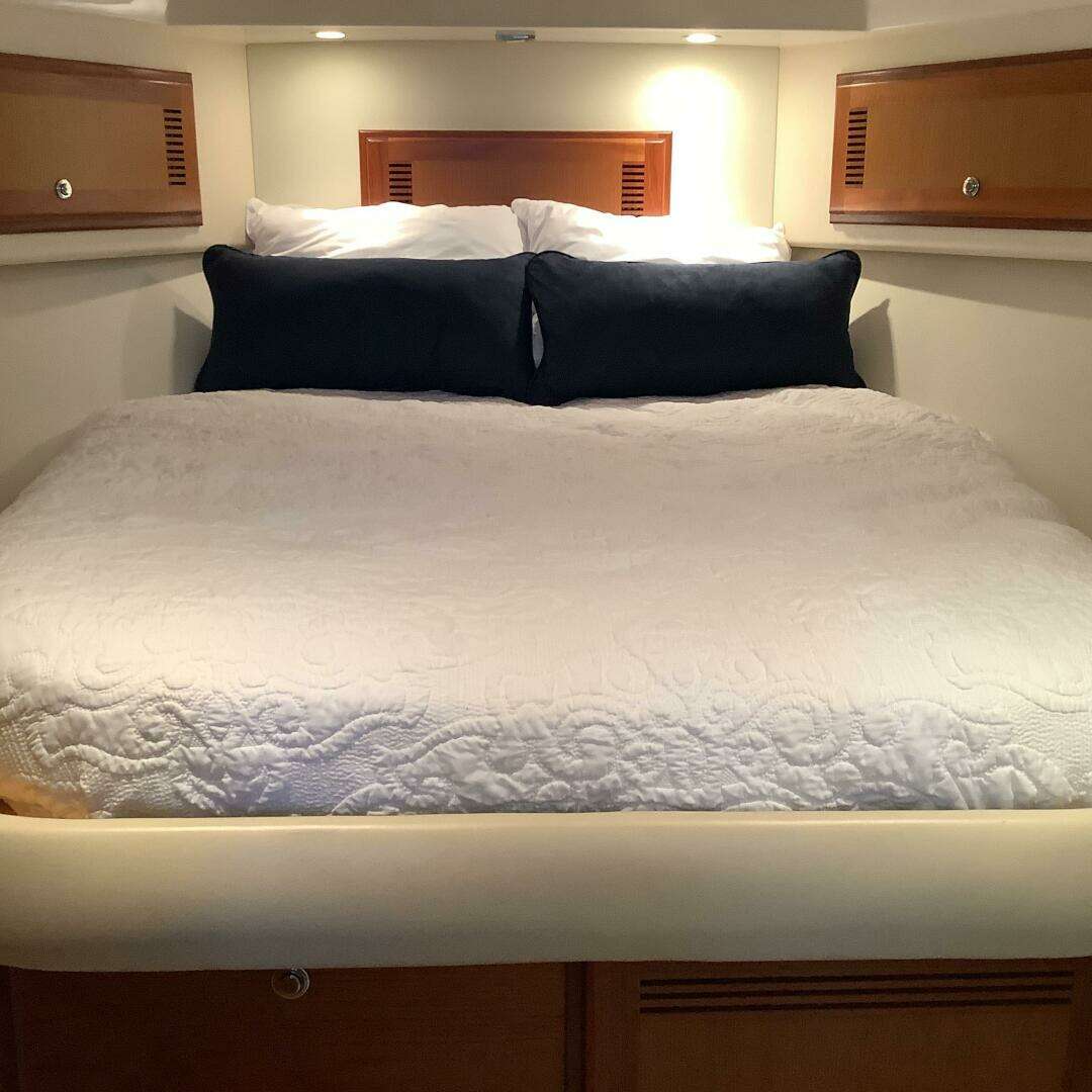 2006 Cabo 35 Flybridge Sportfish - Image 26