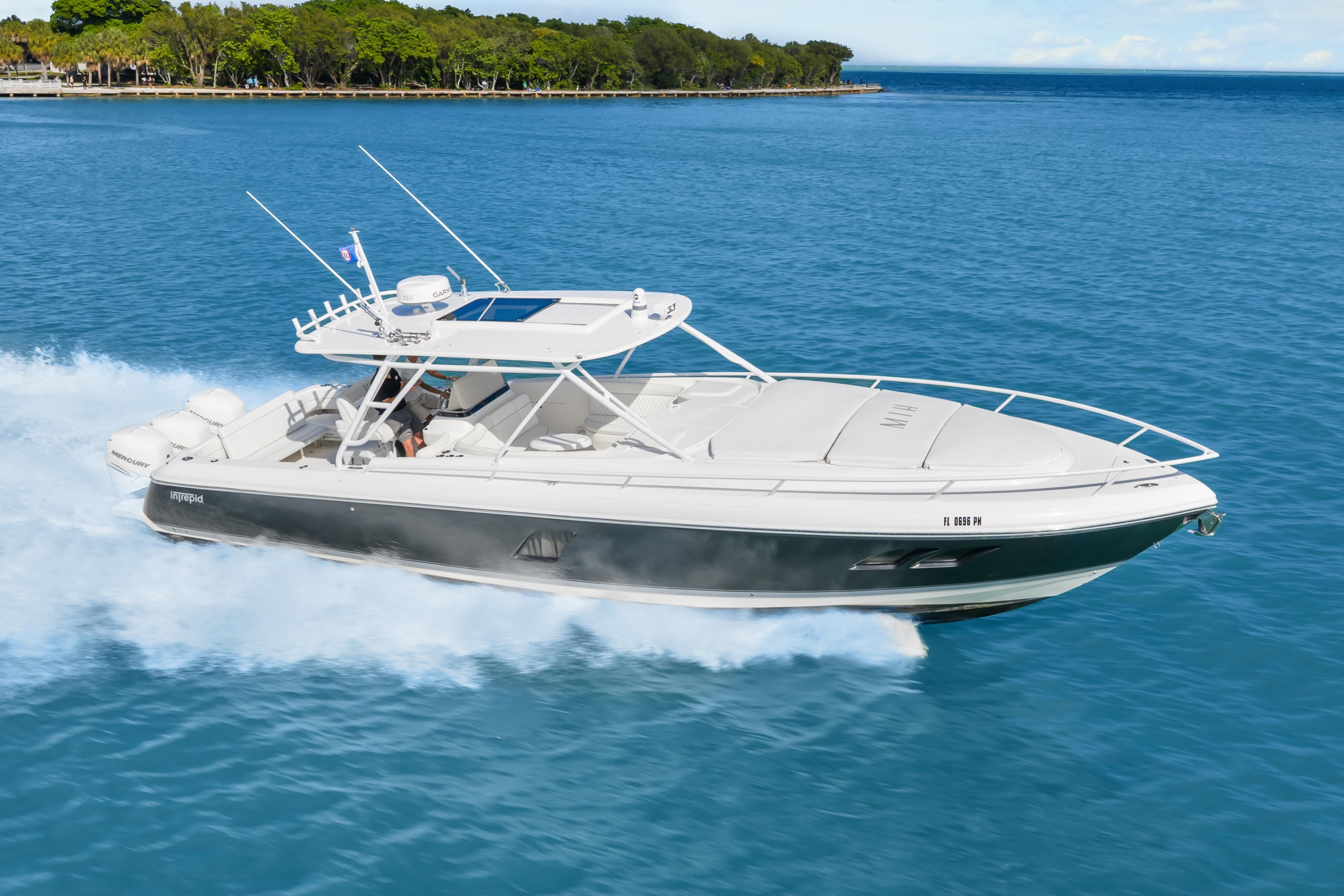 2013 Intrepid 400 Cuddy
