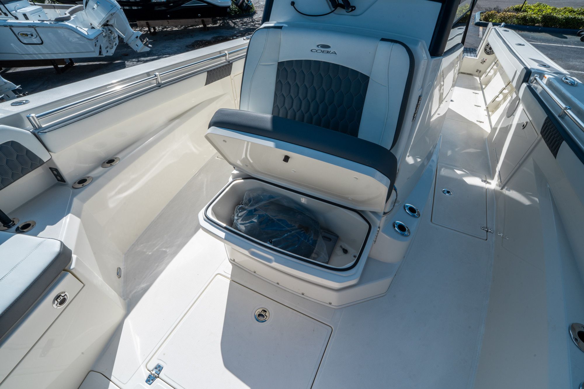 2026 Cobia 305 Center Console - 33