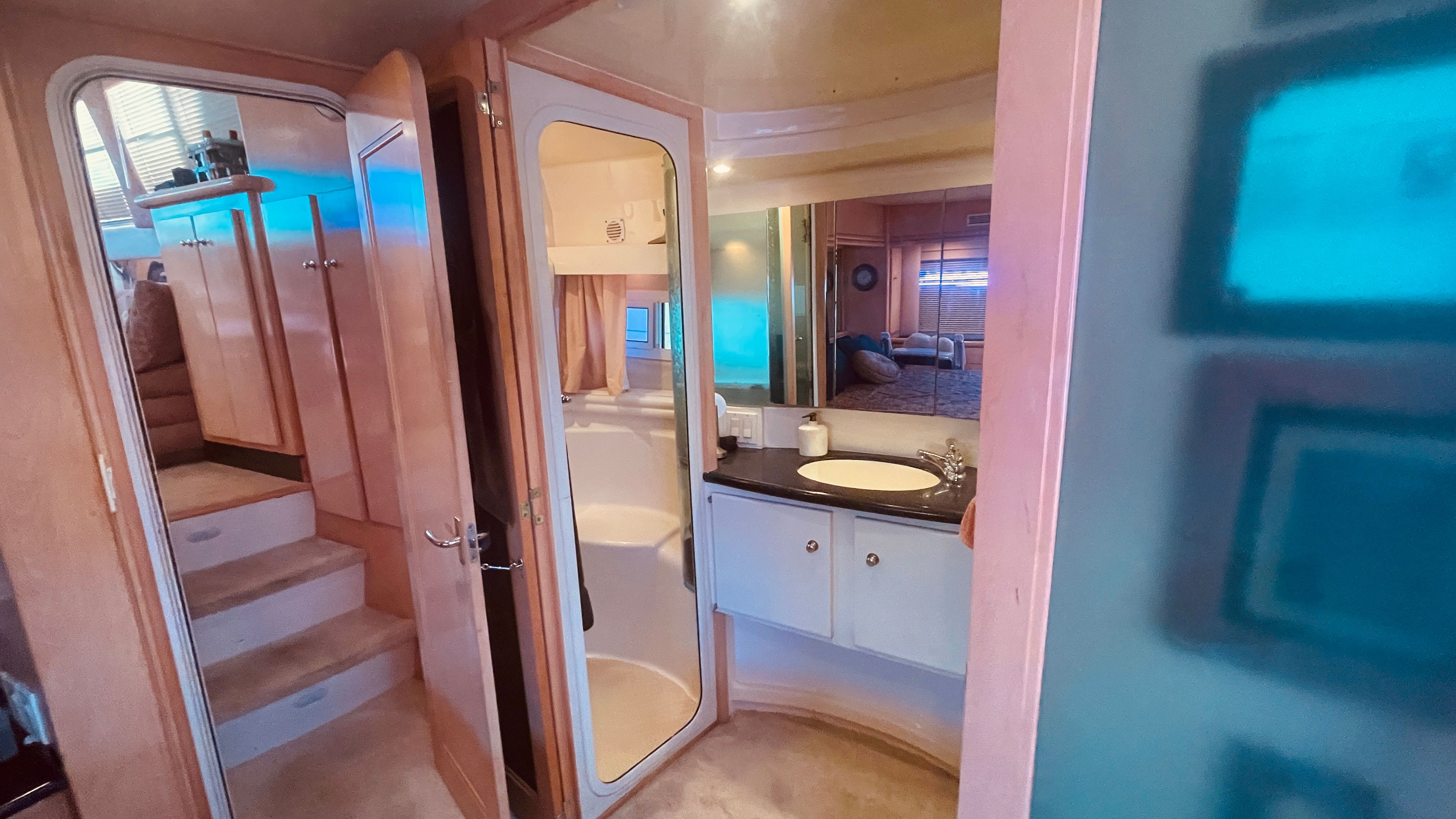 1997 Carver 500 Cockpit Motor Yacht - 32