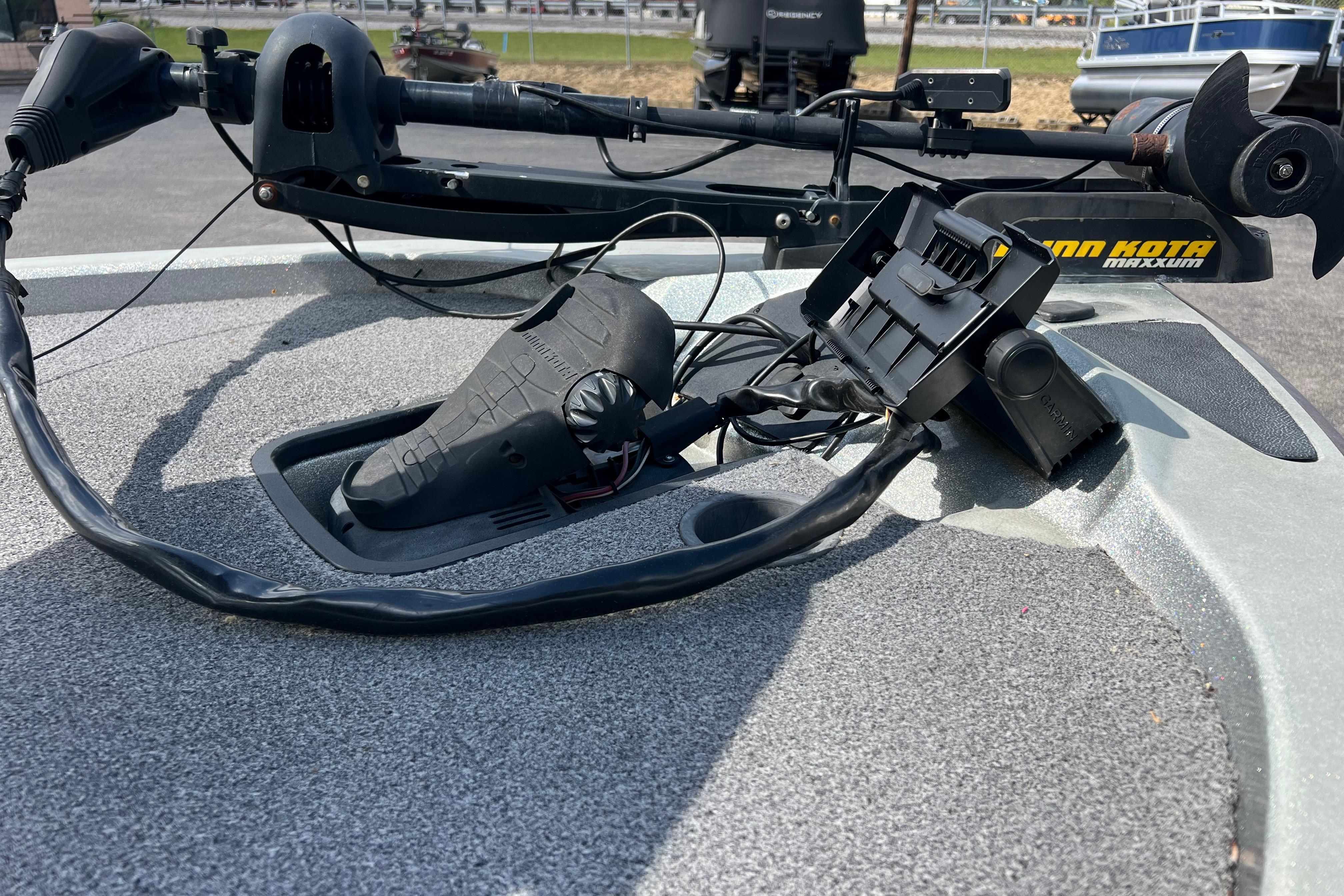 2015 Stratos 186 VLO boat with Minn Kota trolling motor on deck.