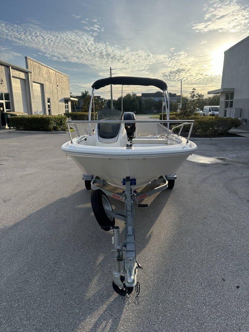 2025 Boston Whaler 130 Super Sport - Image 2