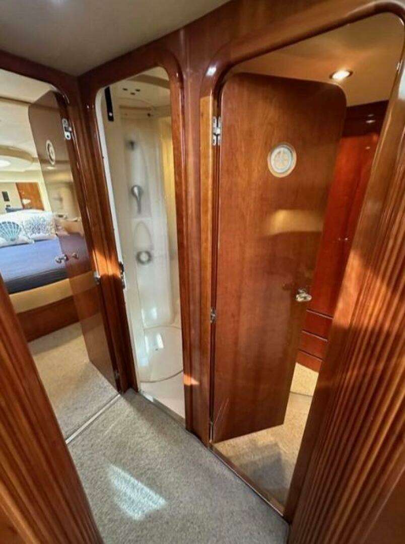 2001 Azimut 42 - Image 16