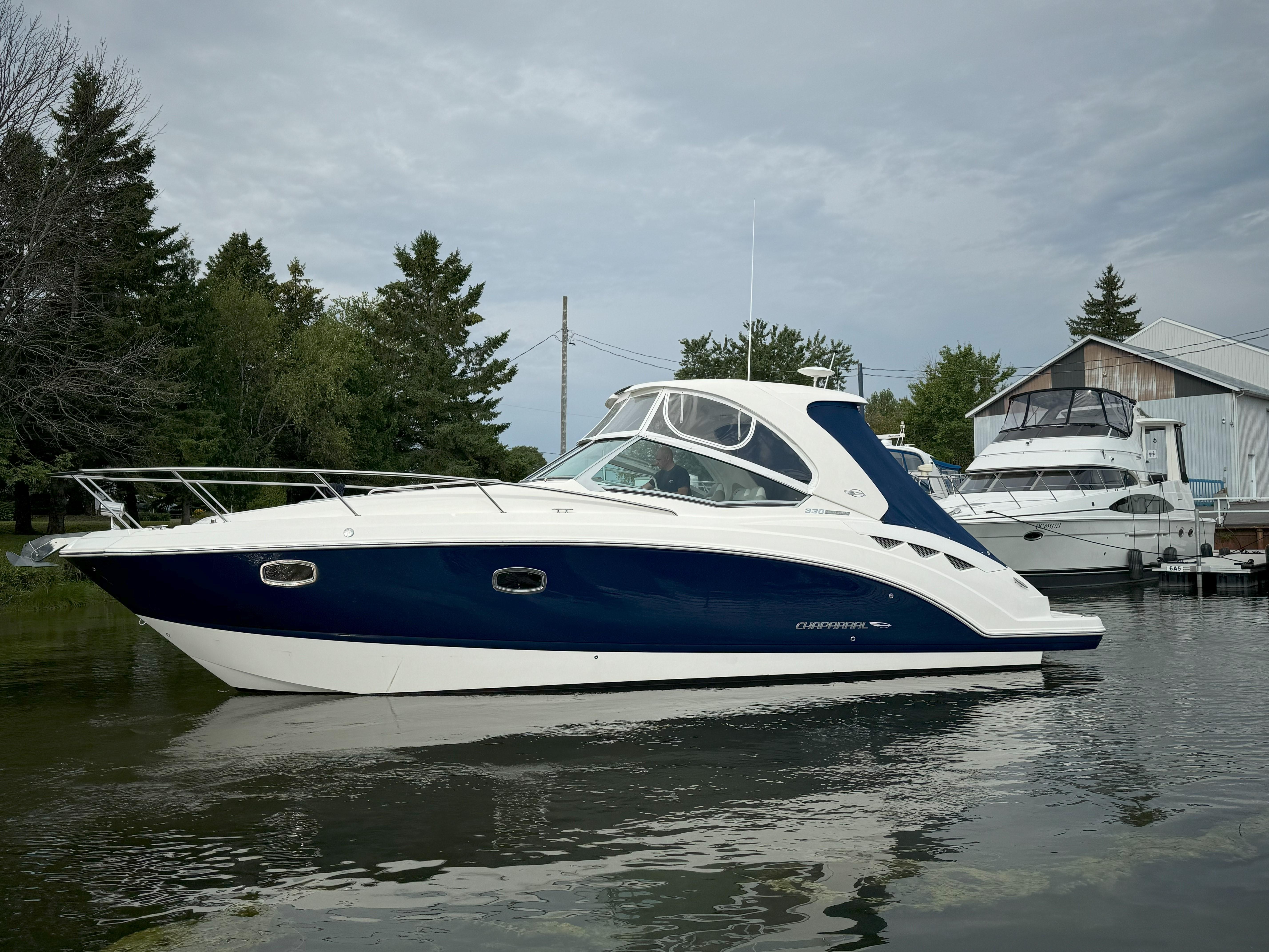 2013 Chaparral 330 Signature