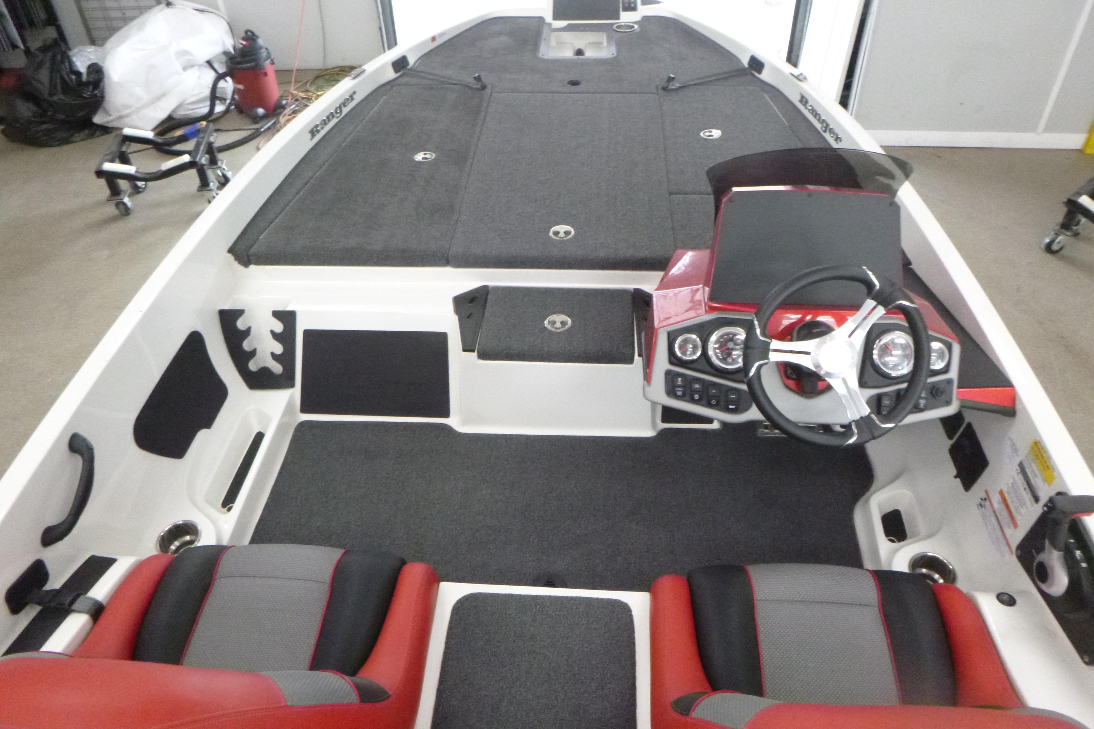 2025 Ranger Z185 boat interior with modern dashboard and seating.
