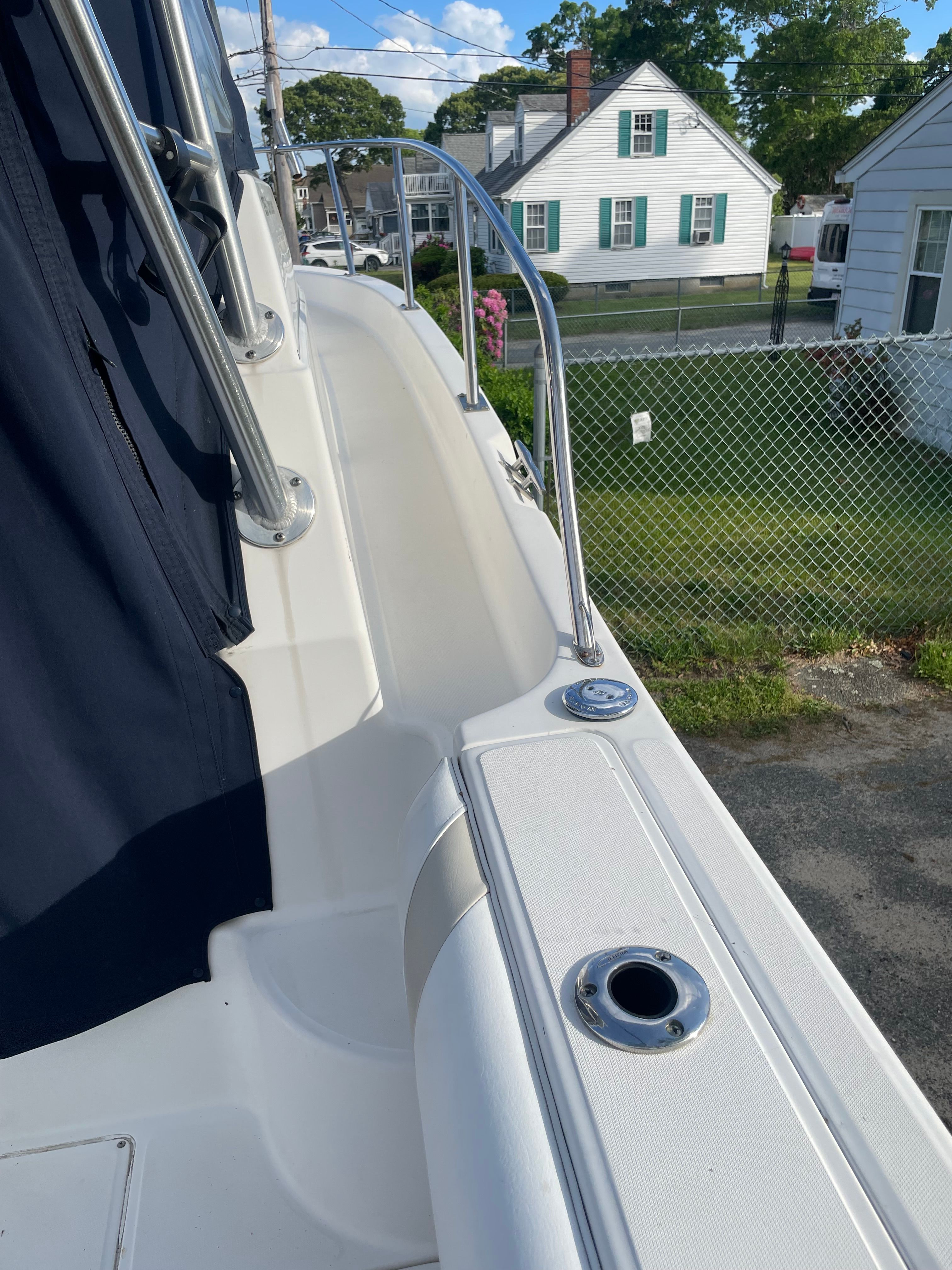 2009 Boston Whaler 255 Conquest - 24