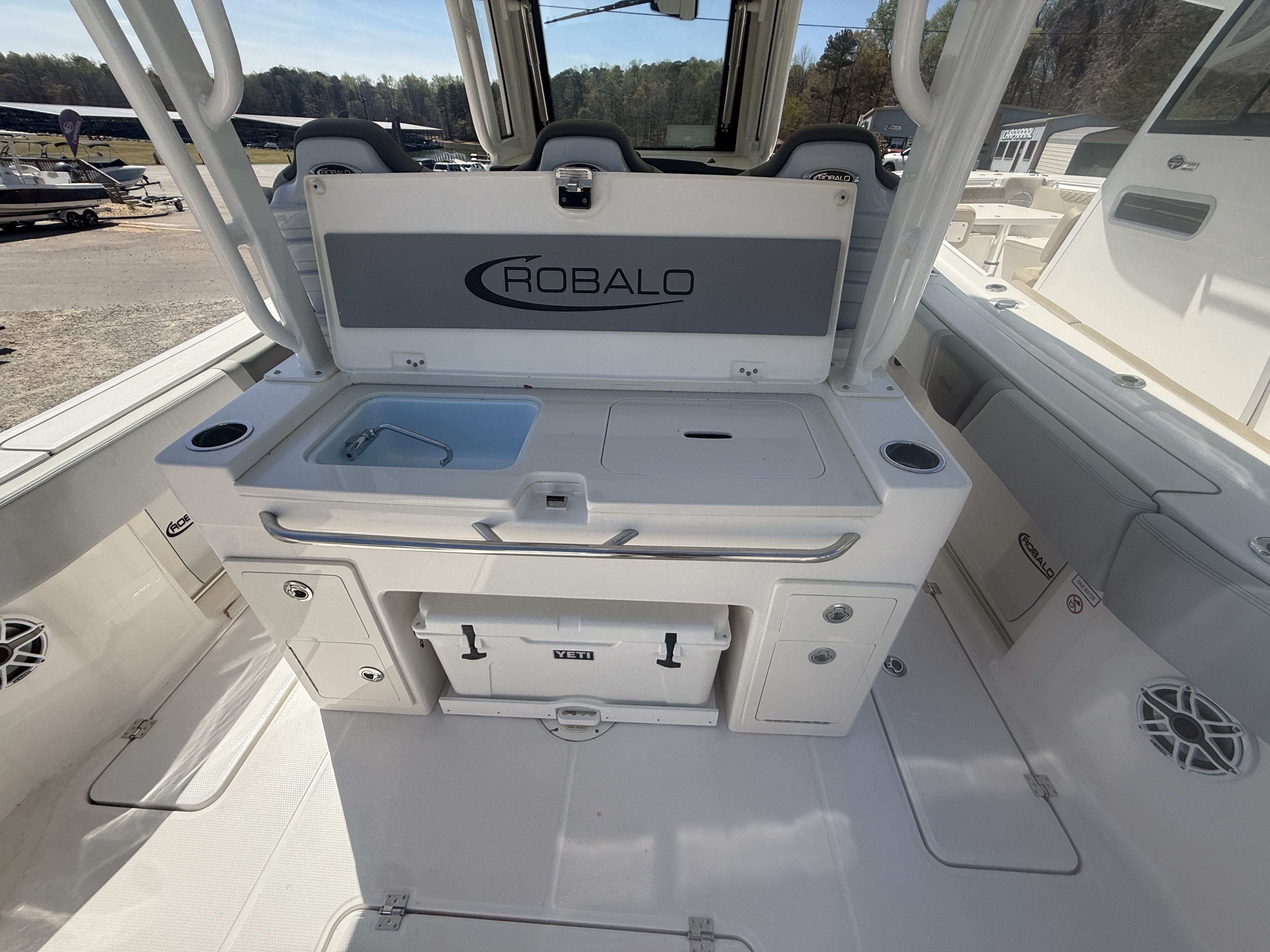 2026 Robalo R300 Center Console - 5