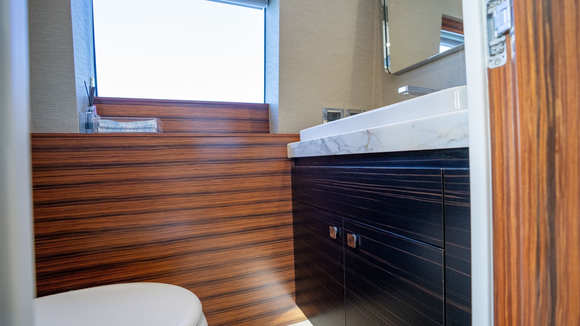 2021 Hatteras M75 Panacera - Image 30