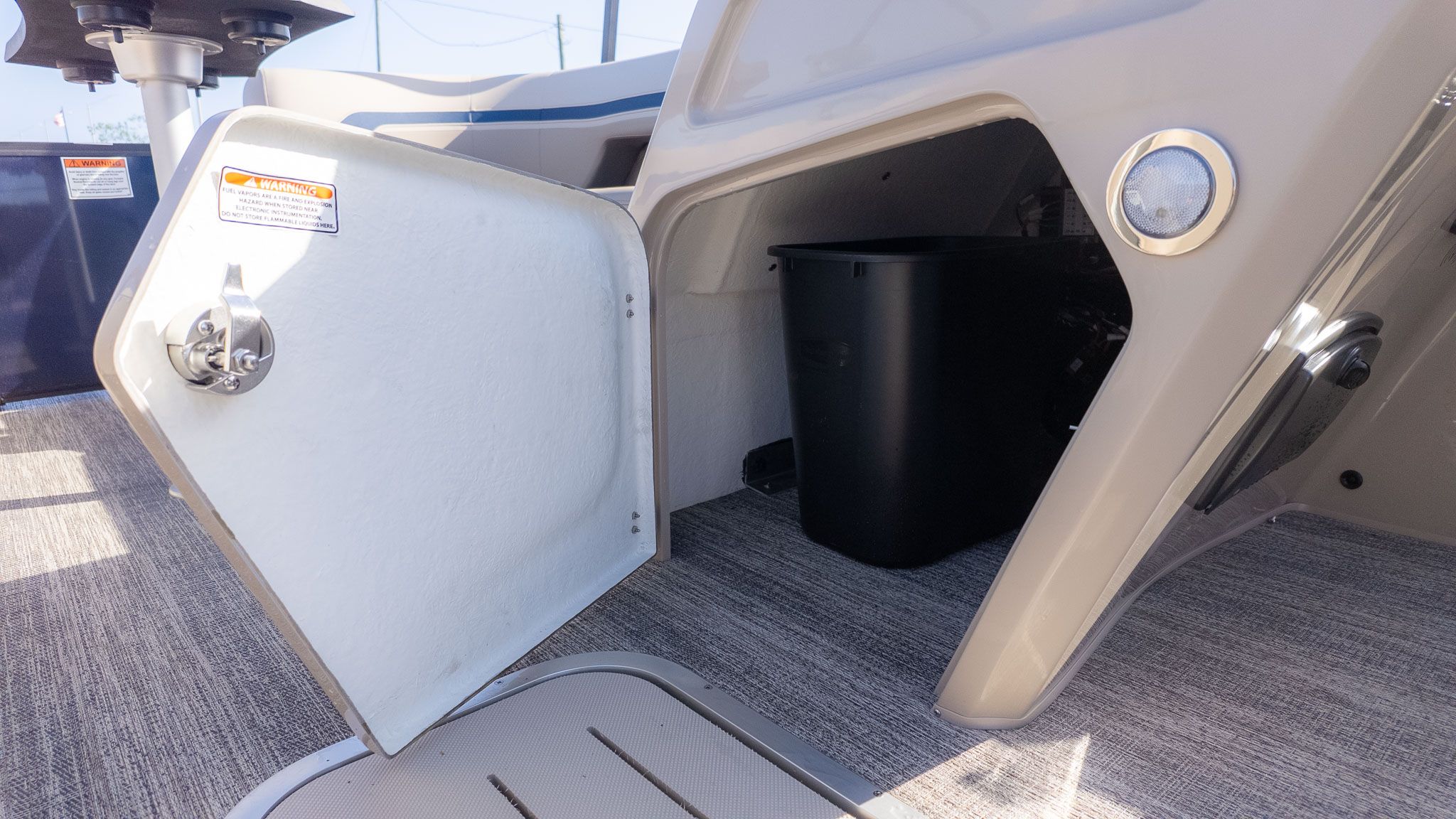 2026 Bennington 22 S STERN RADIUS - 16
