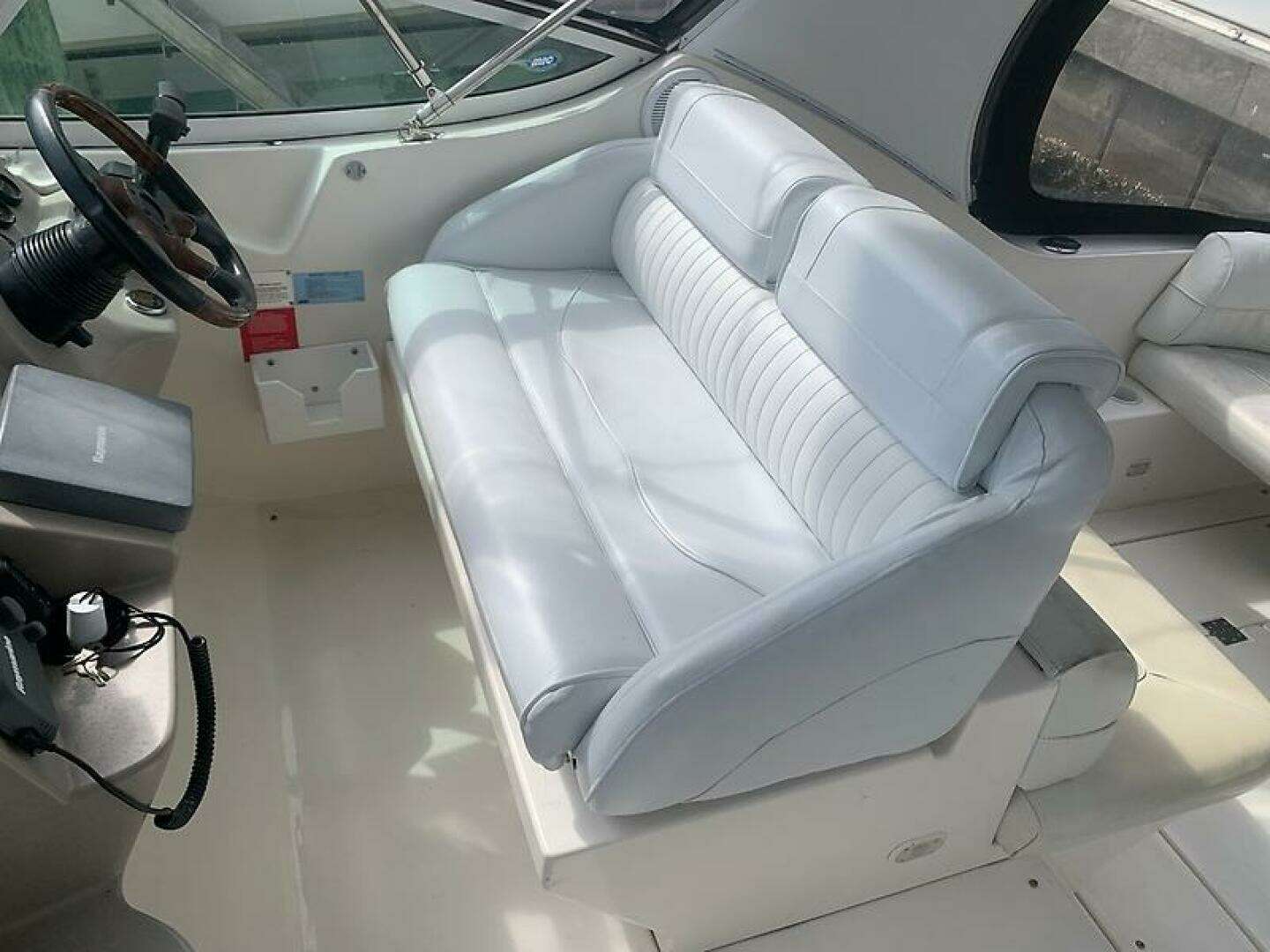 2003 Cruisers Yachts 3372 Express - Image 7