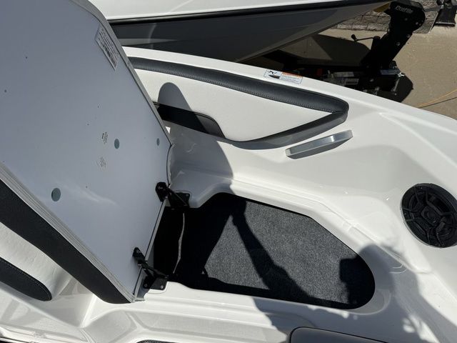 2026 Yamaha Boats AR195 - 33