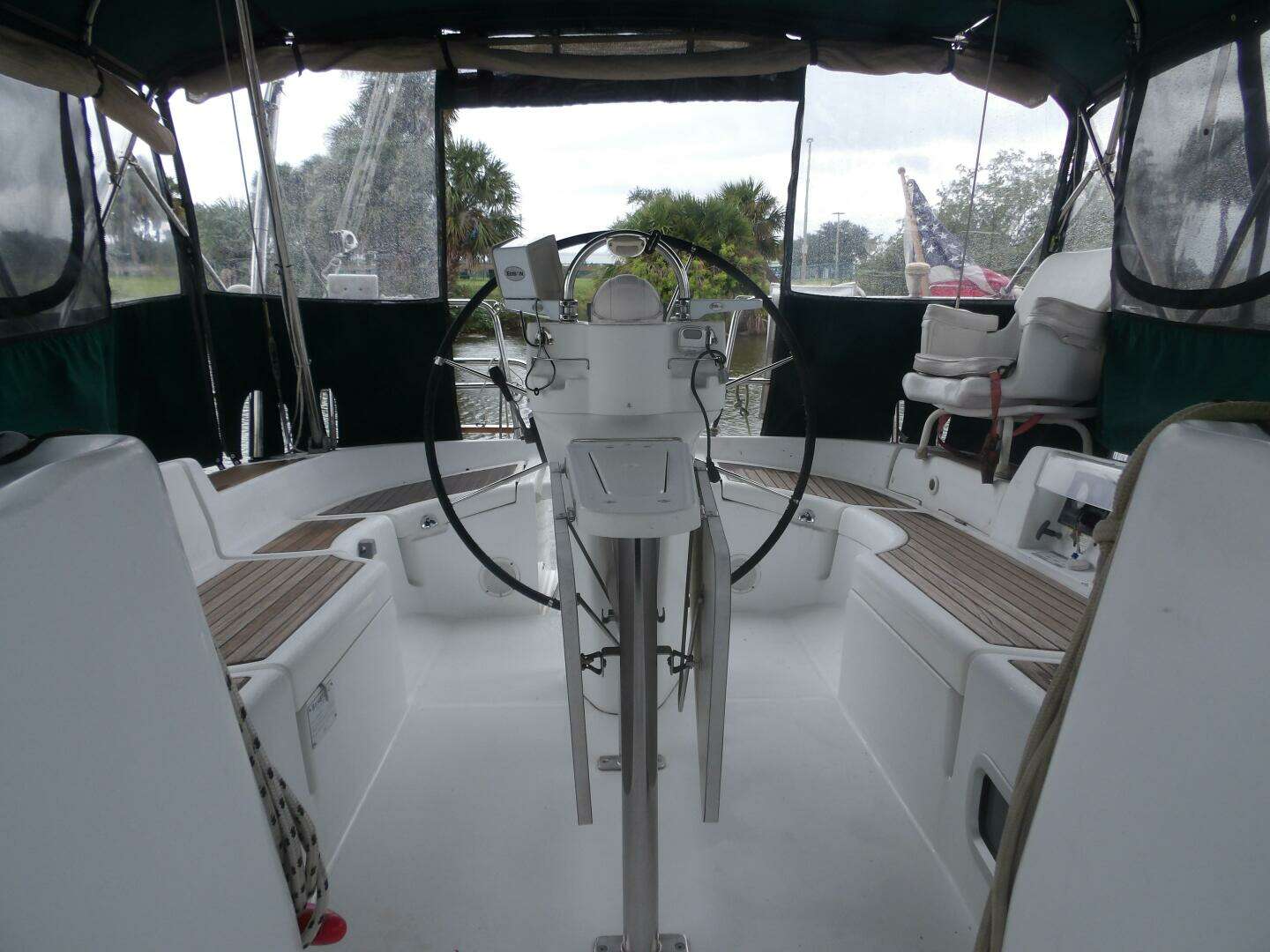 2004 Beneteau 423 - Image 18