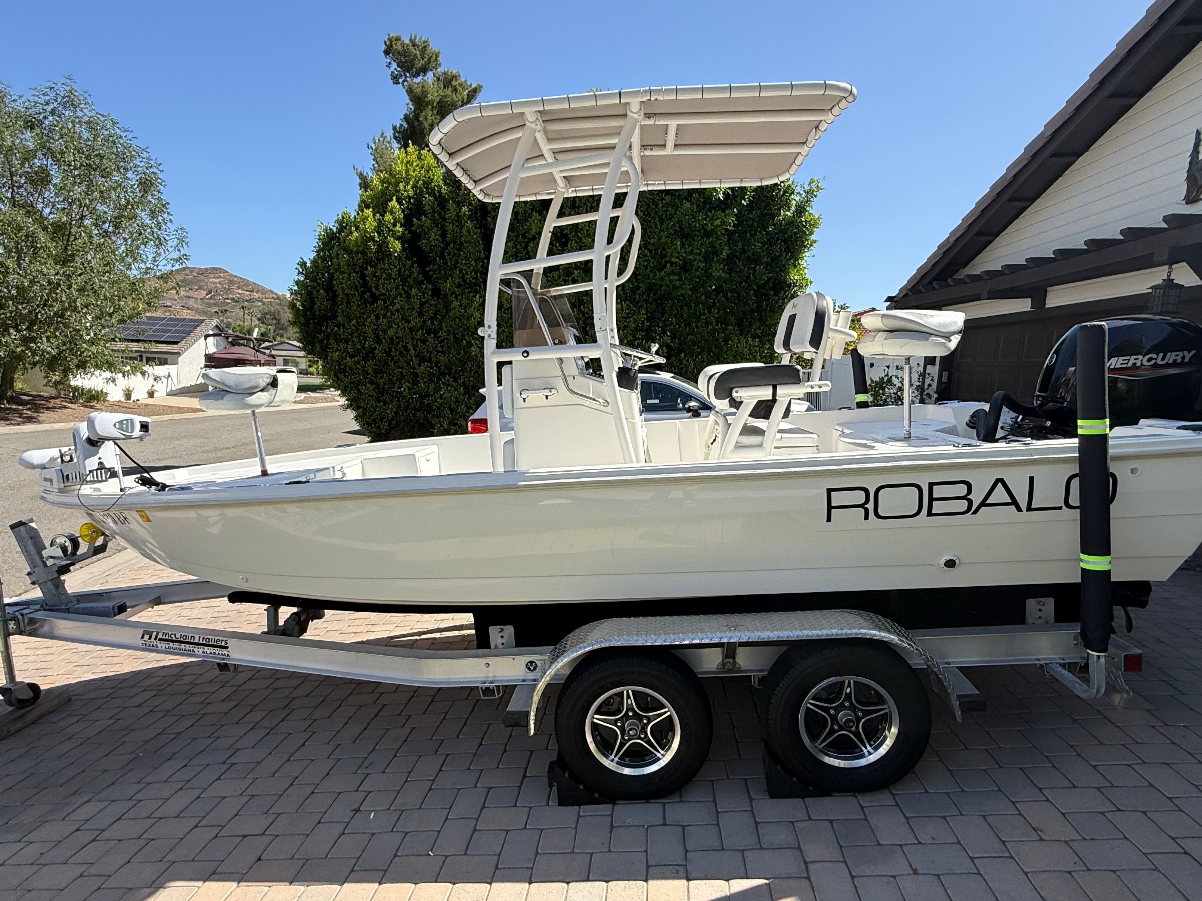 1998 Robalo 2100 Bay Hunter on trailer, side view.
