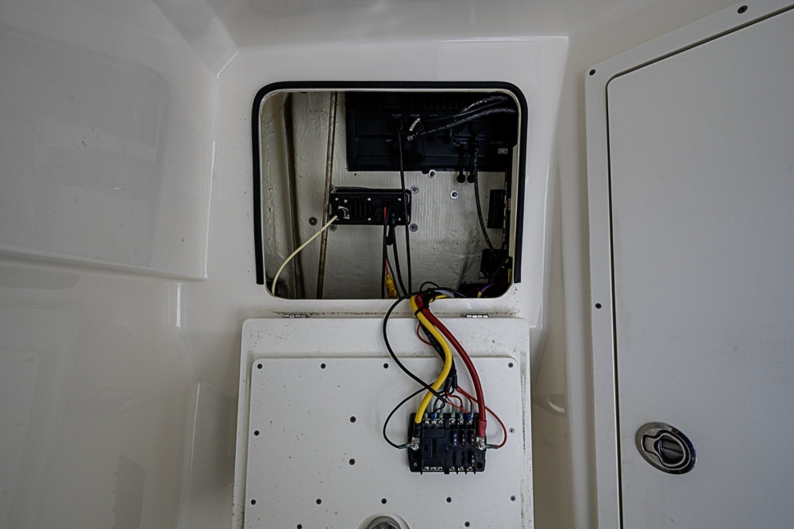 2021 Cobia 320 CC - Image 19