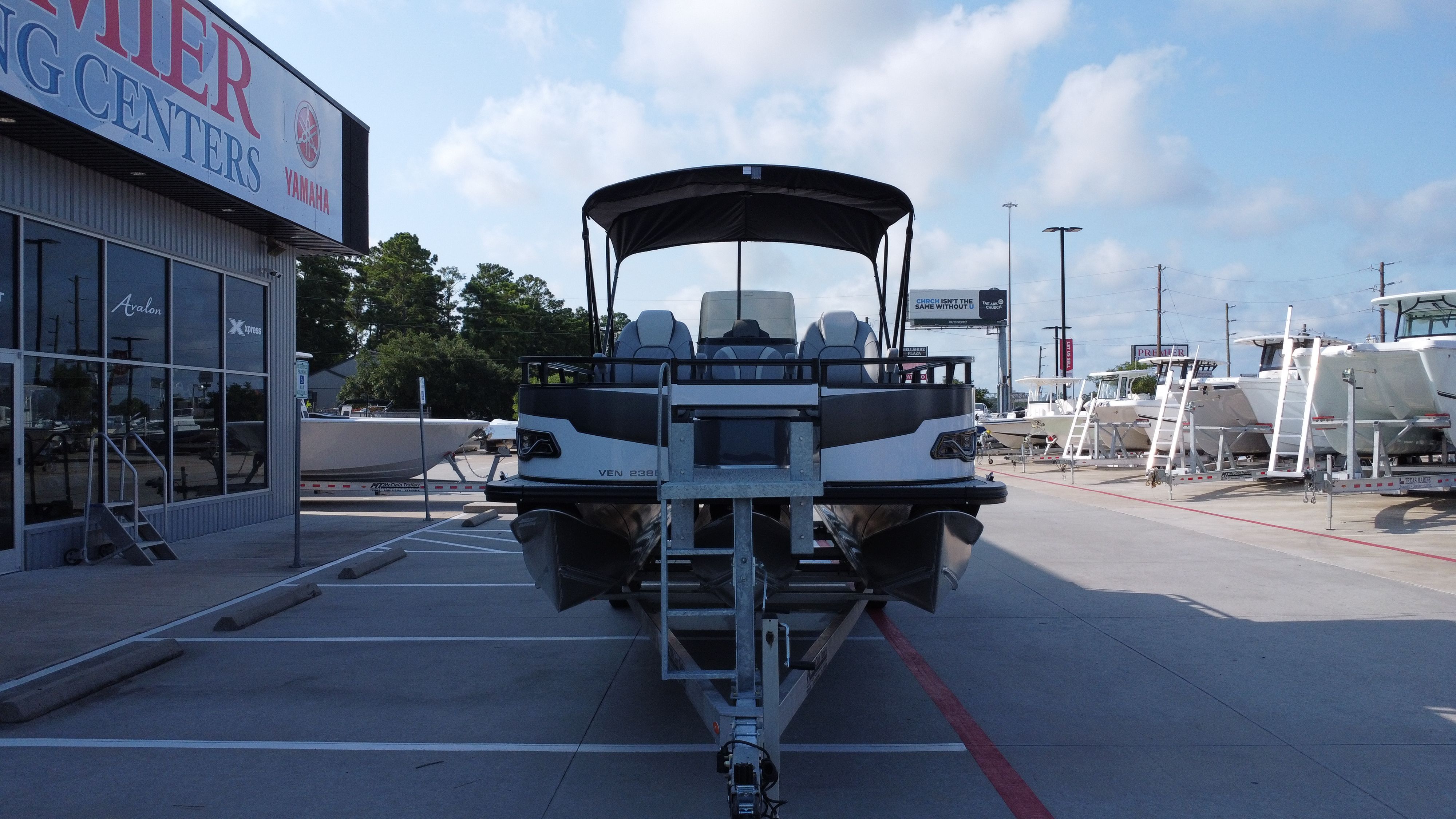 2025 Avalon Venture 85 Center Console Fish - 23' - 8