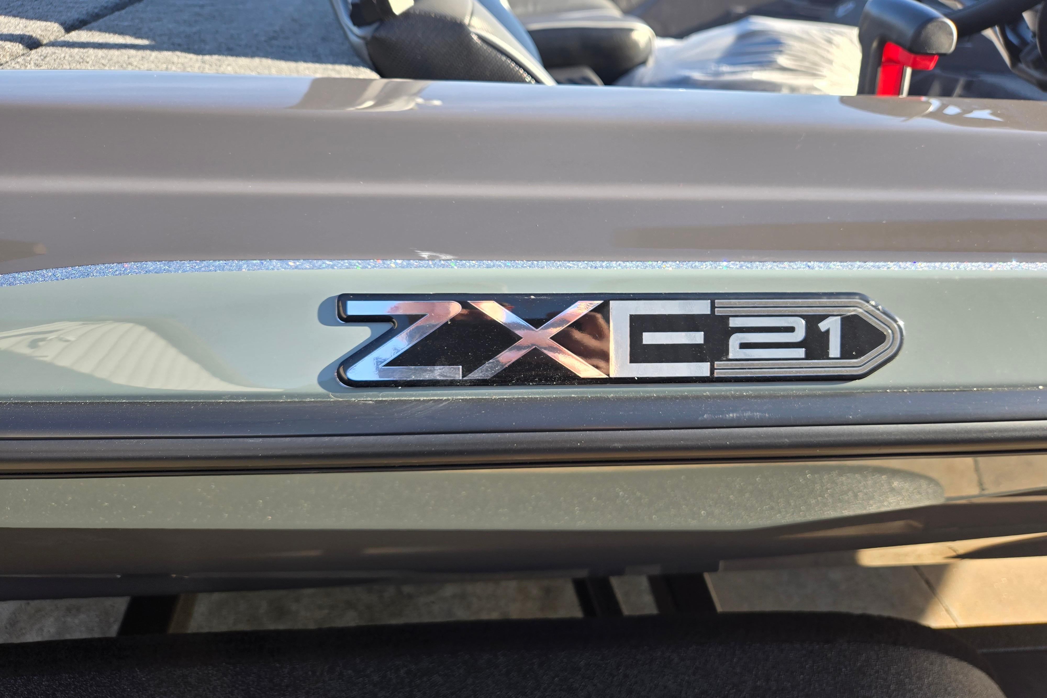 2026 Skeeter ZXE21 boat emblem in sunlight, showcasing sleek design.
