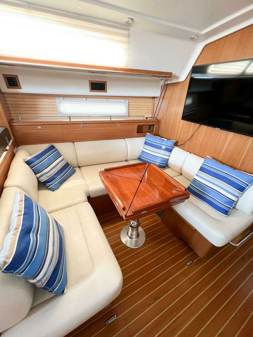 2019 Catalina 425 - Image 29