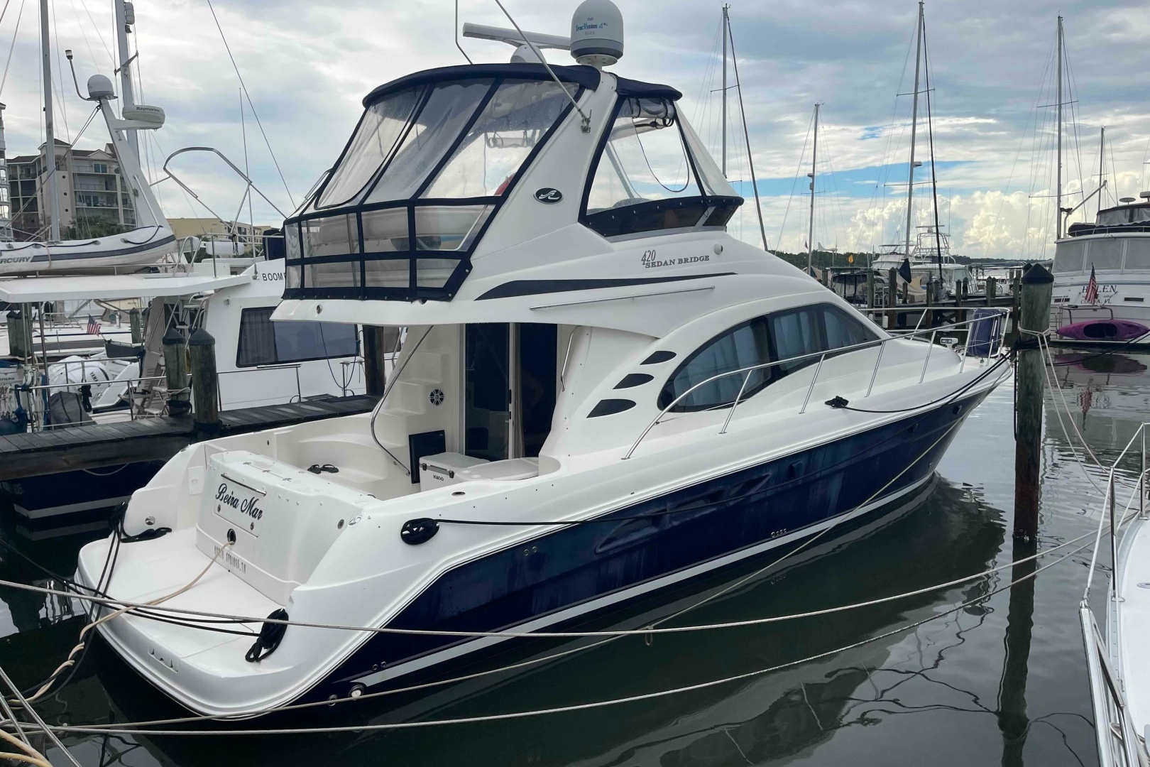 2005 Sea Ray 420 Sedan Bridge - Image 2