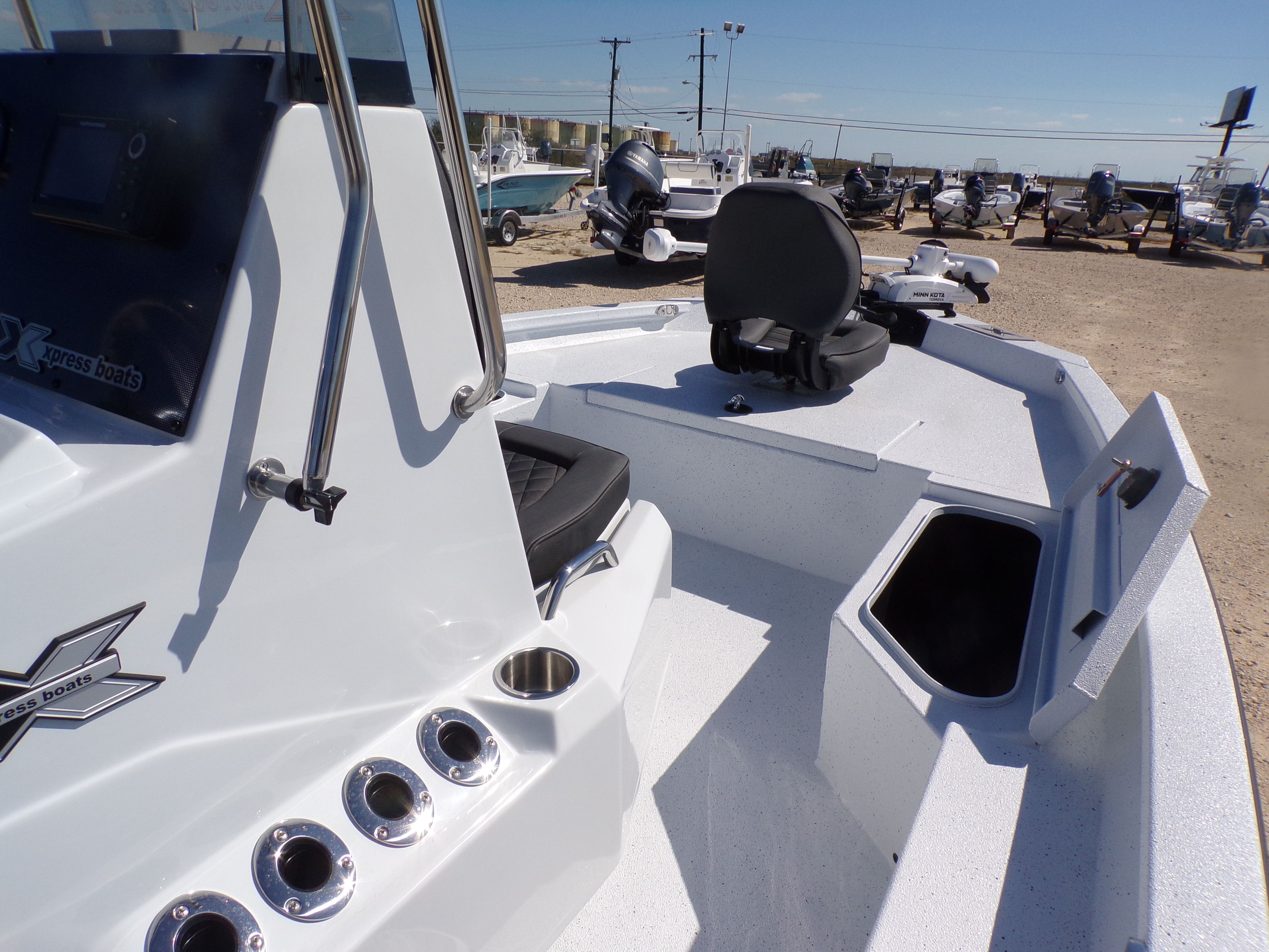 2026 Xpress H20B Bay - 16