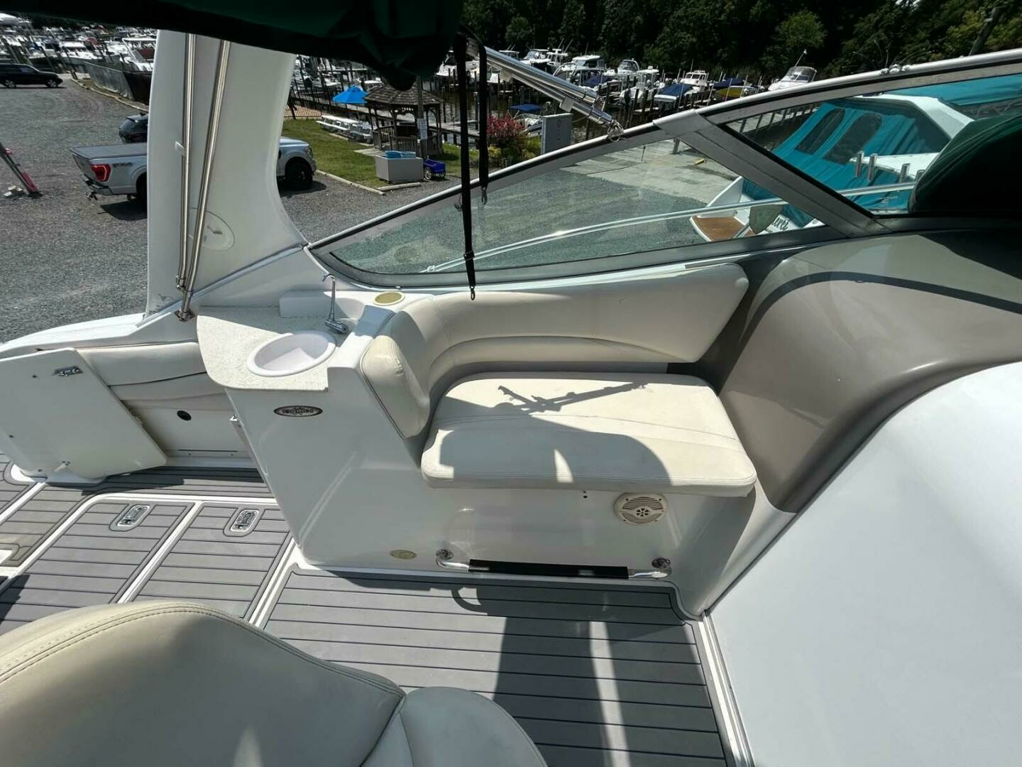 2001 Four Winns 328 Vista - Image 21