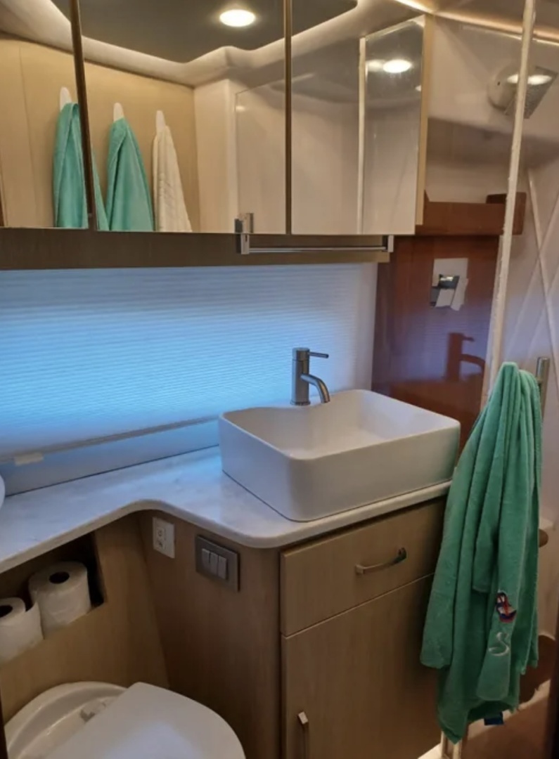 2023 Regal 42 FXO - Image 16