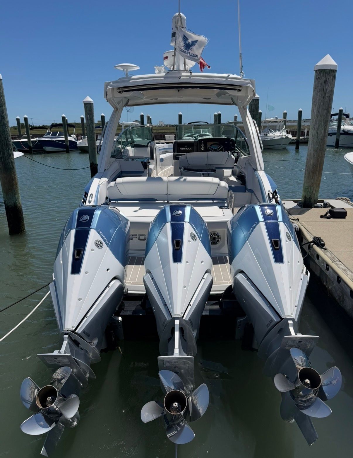 2025 Formula 330 Crossover Bowrider OB - 4