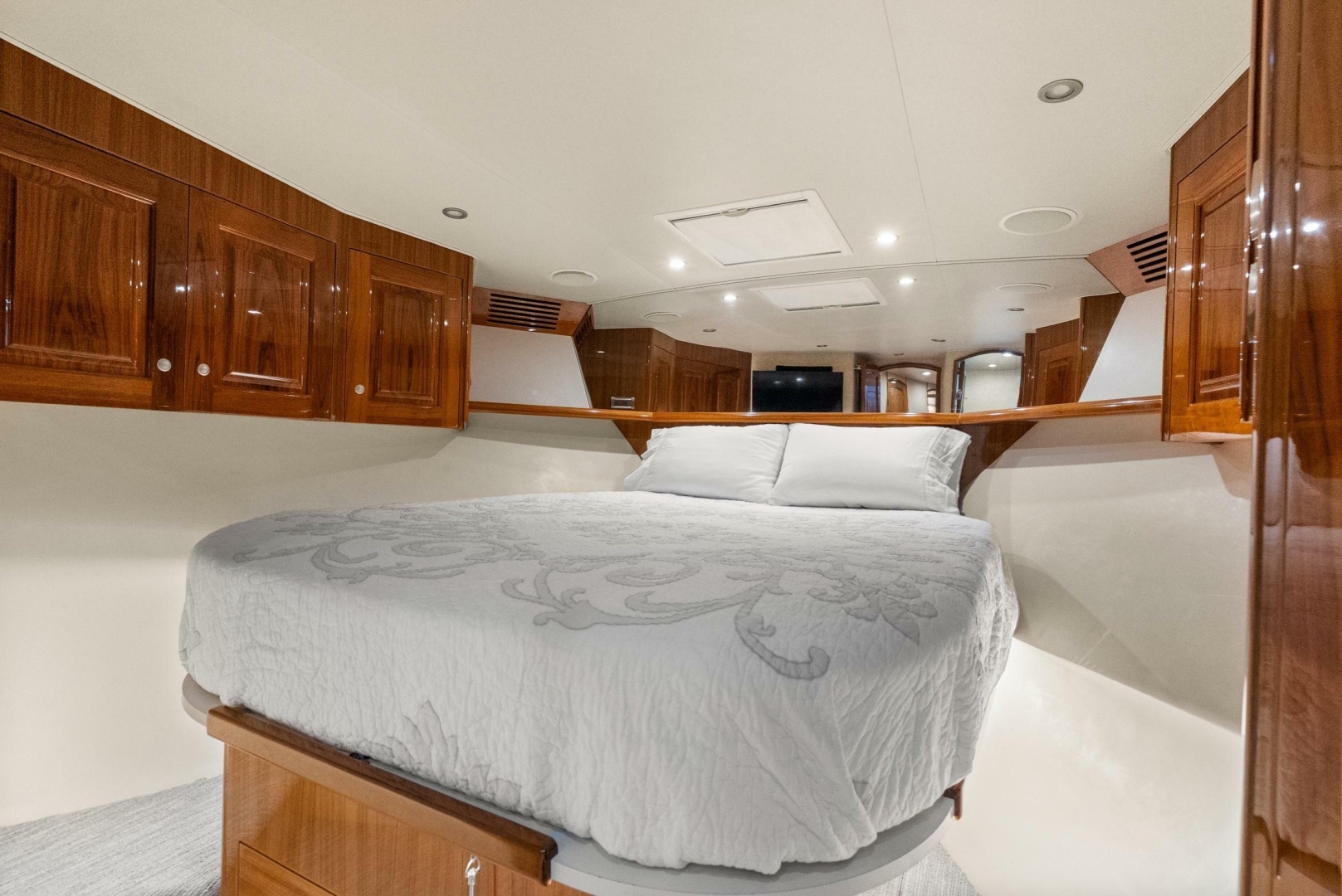 2007 Viking Enclosed Flybridge - Image 13