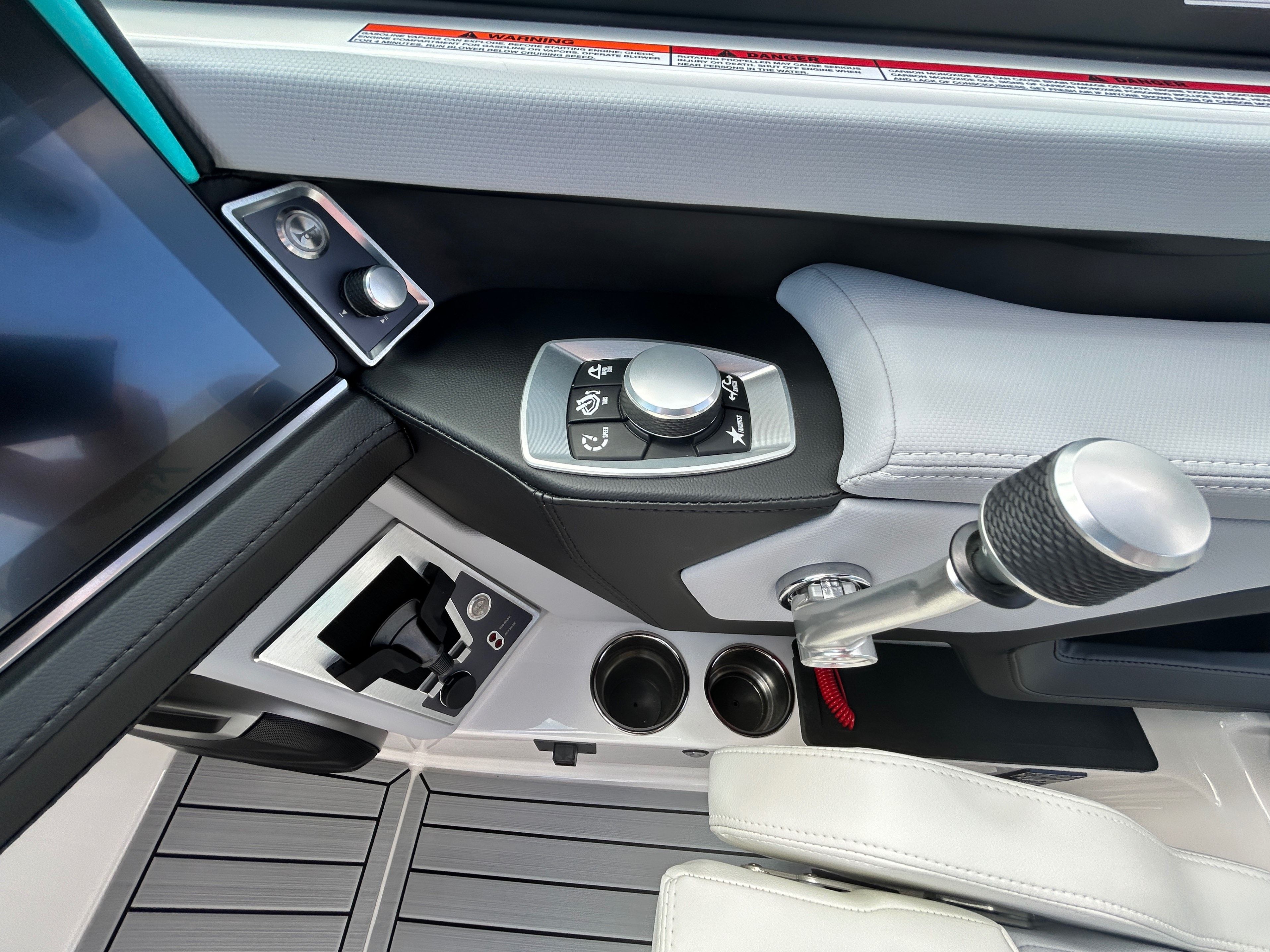 2026 MasterCraft XT22 - 29