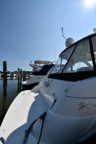 2010 Cruisers Yachts 390 Sports Coupe docked under clear blue sky.