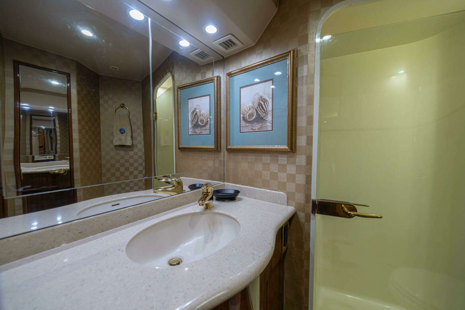 2006 Viking 56 Convertible - Image 64