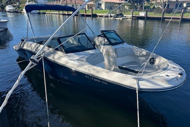2022 Sea Ray SPX 210