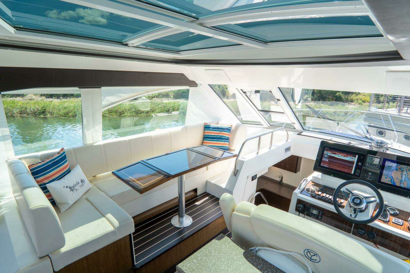 2013 Cruisers Yachts 48 Cantius - Image 23