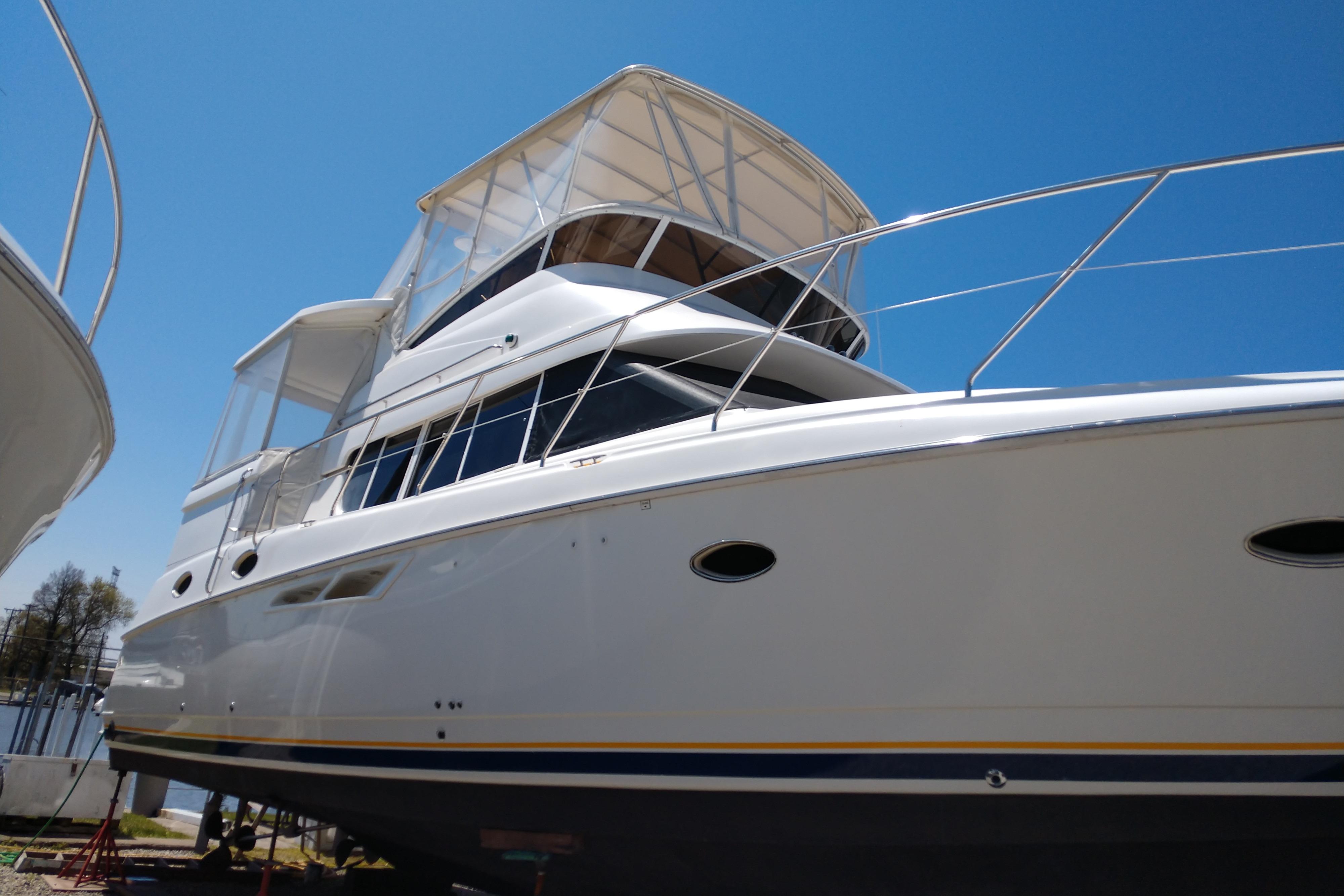 1999 Silverton 422 Motor Yacht with sleek design against clear blue sky.