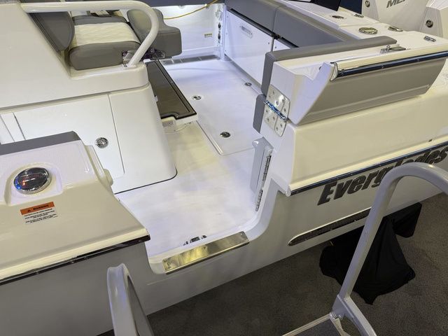 2026 Everglades 285 Center Console - 4